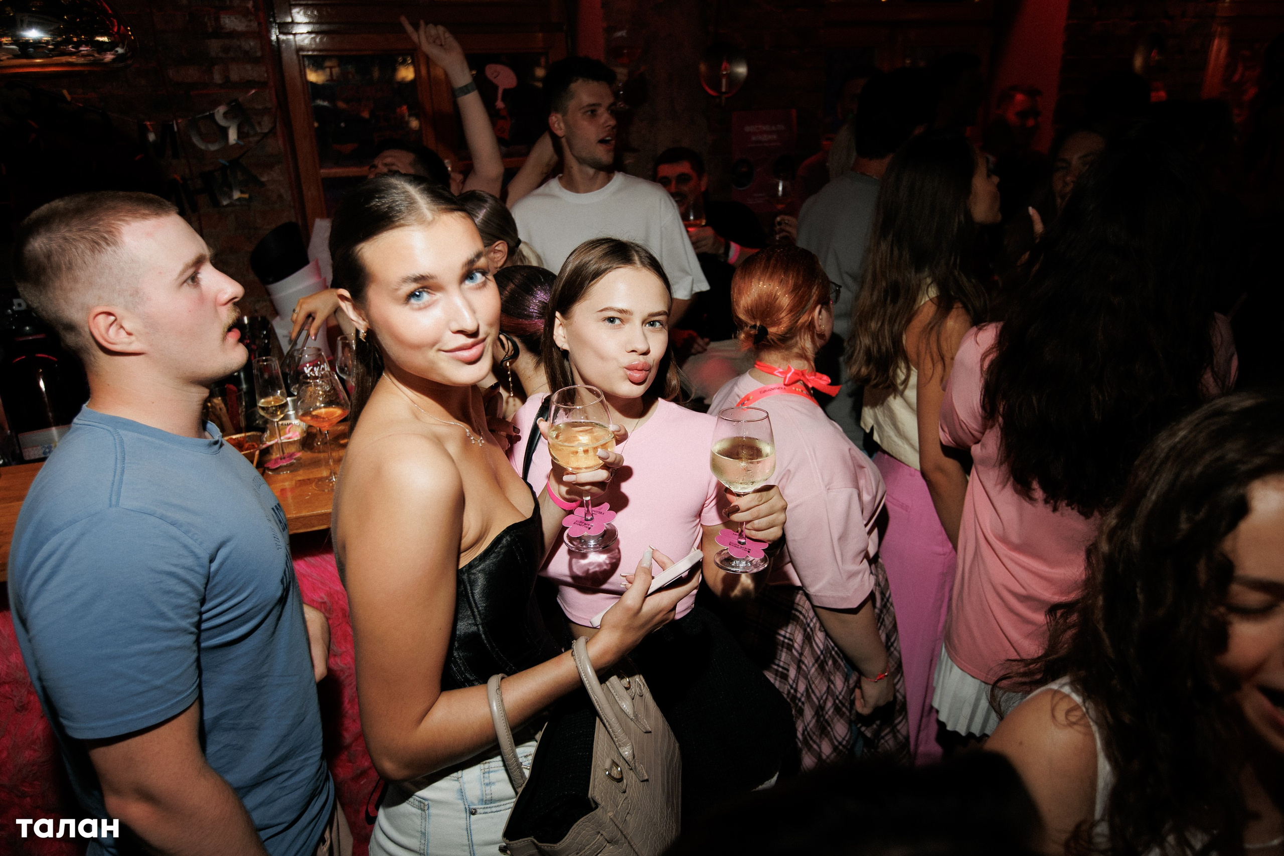 ВИНОТЕКА [бар+магаз] — BIRTHDAY PARTY. СВОИ. ФОТООТЧЕТЫ-СОБЫТИЯ-МЕСТА