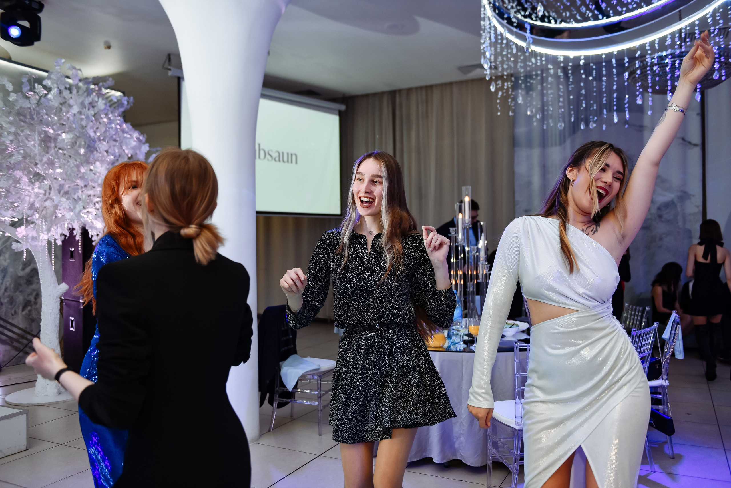 Новогодний корпоратив в ресторане Nebesa. Анастасия Петрович фотограф, фотокорреспондент в Москве и Санкт-Петербурге. Фотосъёмка репортажа, мероприятия, корпоративная съёмка, контент