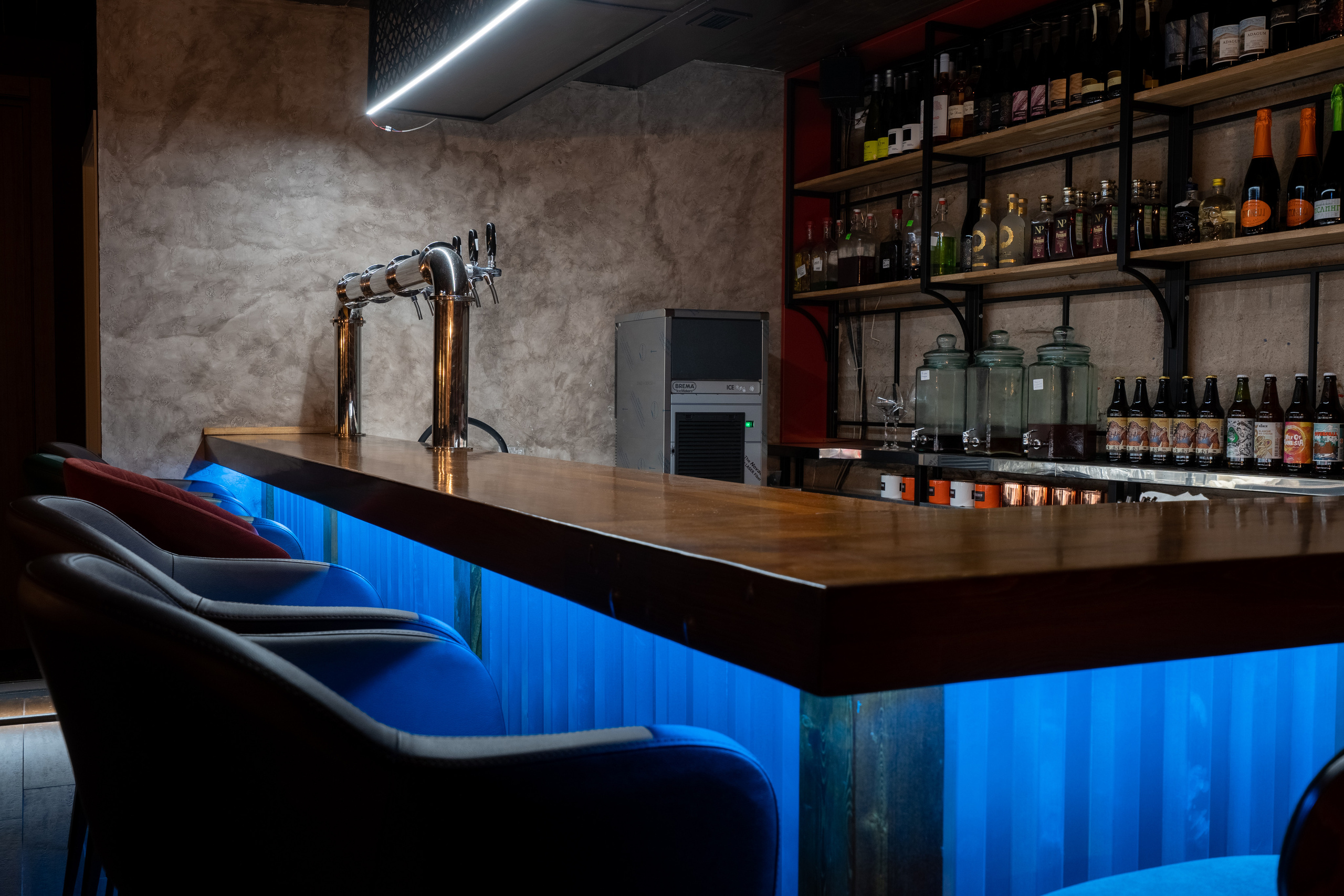 Pitier bar. Photographer & Videographer based in Ansan, South Korea