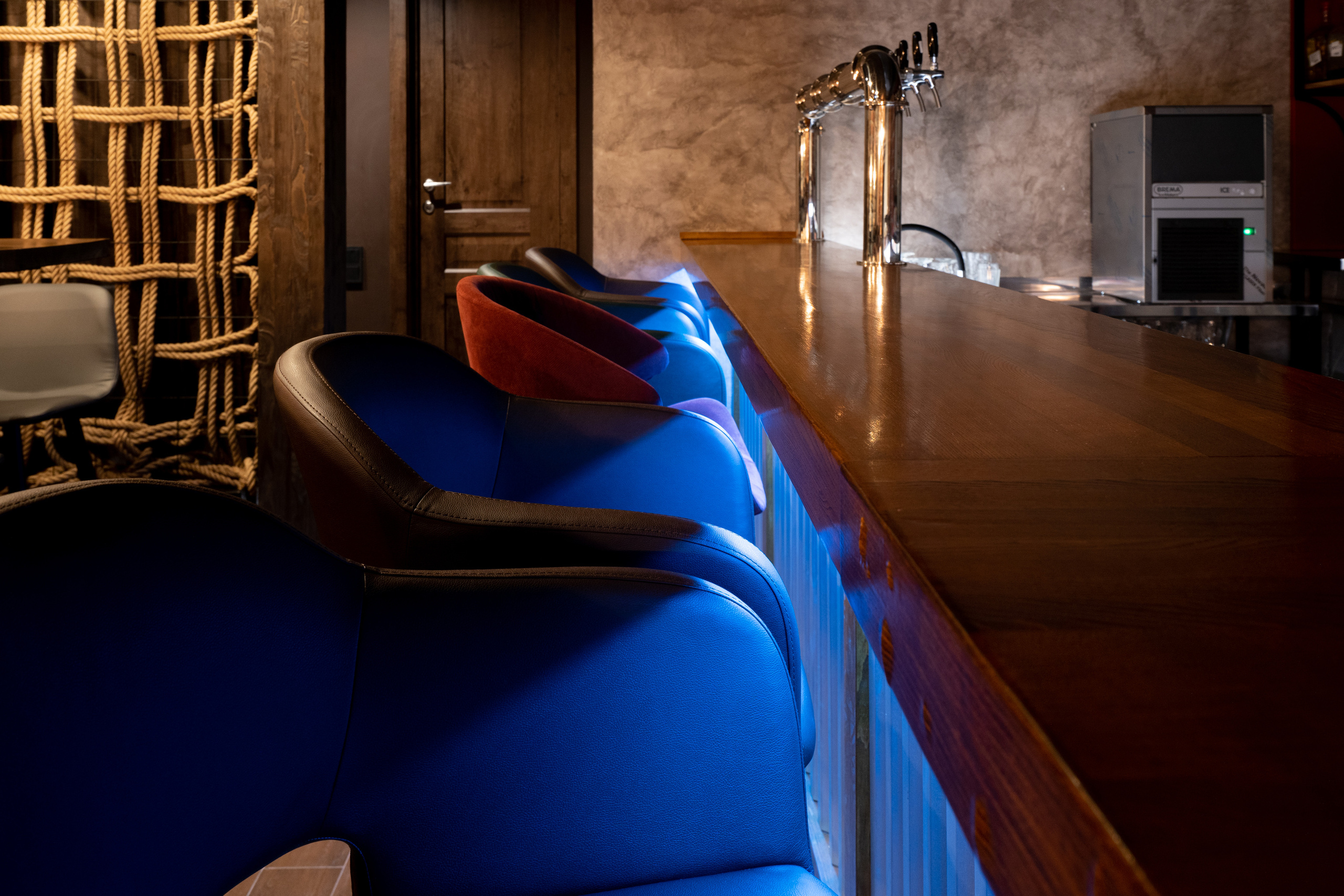 Pitier bar. Photographer & Videographer based in Ansan, South Korea