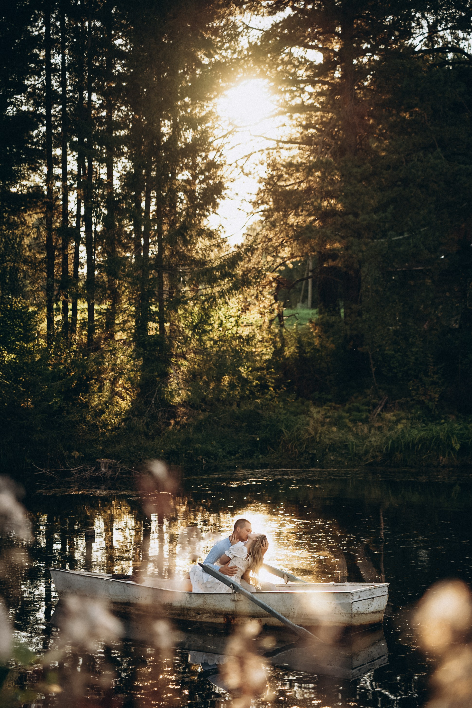 Целоваться в траве. Семейный свадебный фотограф Екатеринбург Первоуральск Шарнина Алёна