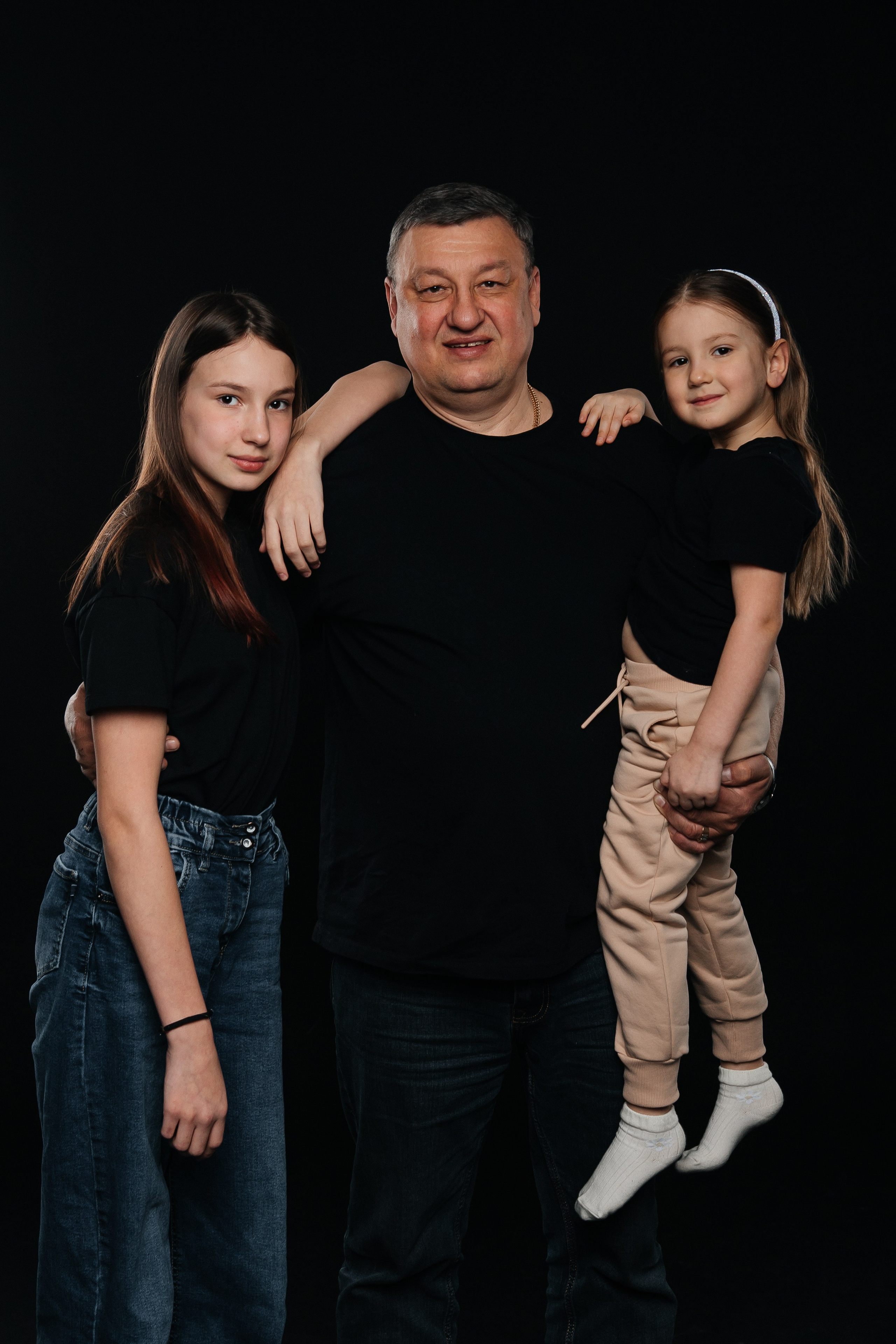 Семья Марии и Евгения. Фотограф в Иркутске Анастасия Кись. Студийная фотосессия беременности в тканях Иркутск. Семейная фотосессия, ПОРТРЕТ «ПОКОЛЕНИЕ»