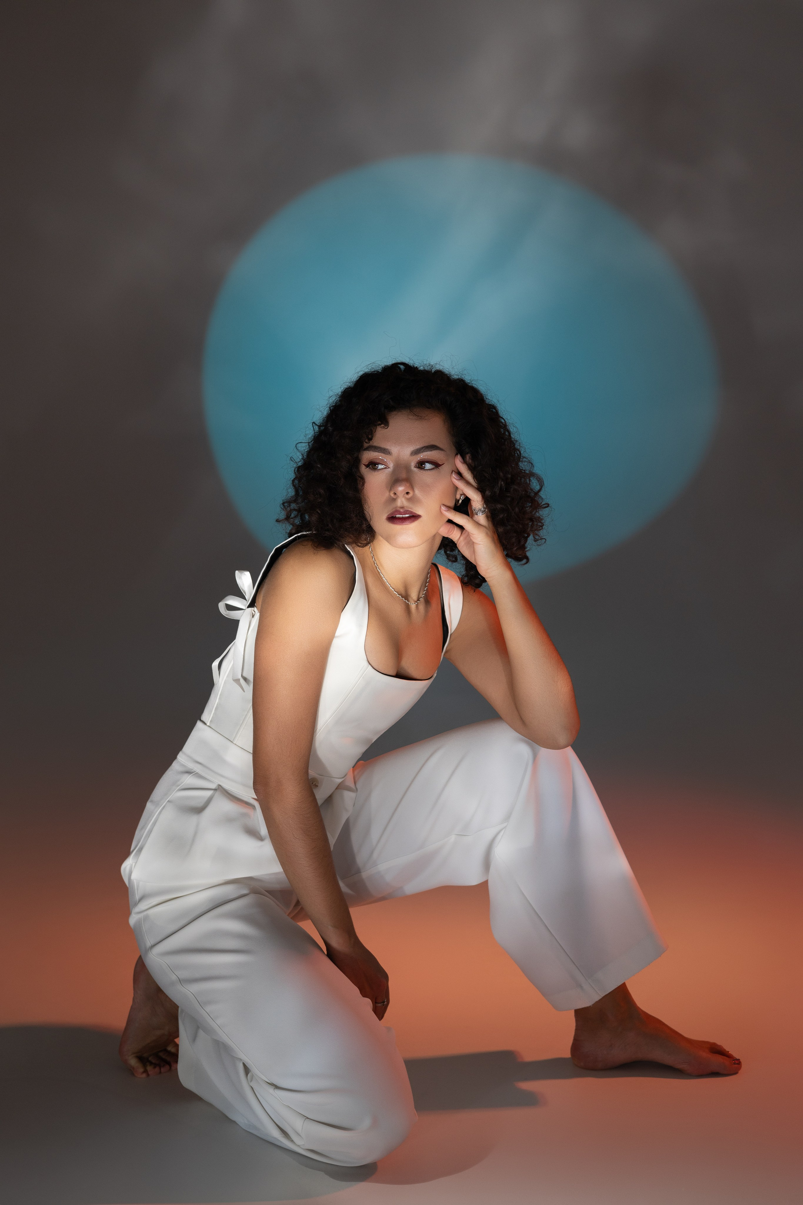 Цветной свет и фигуры. Фотограф Минск