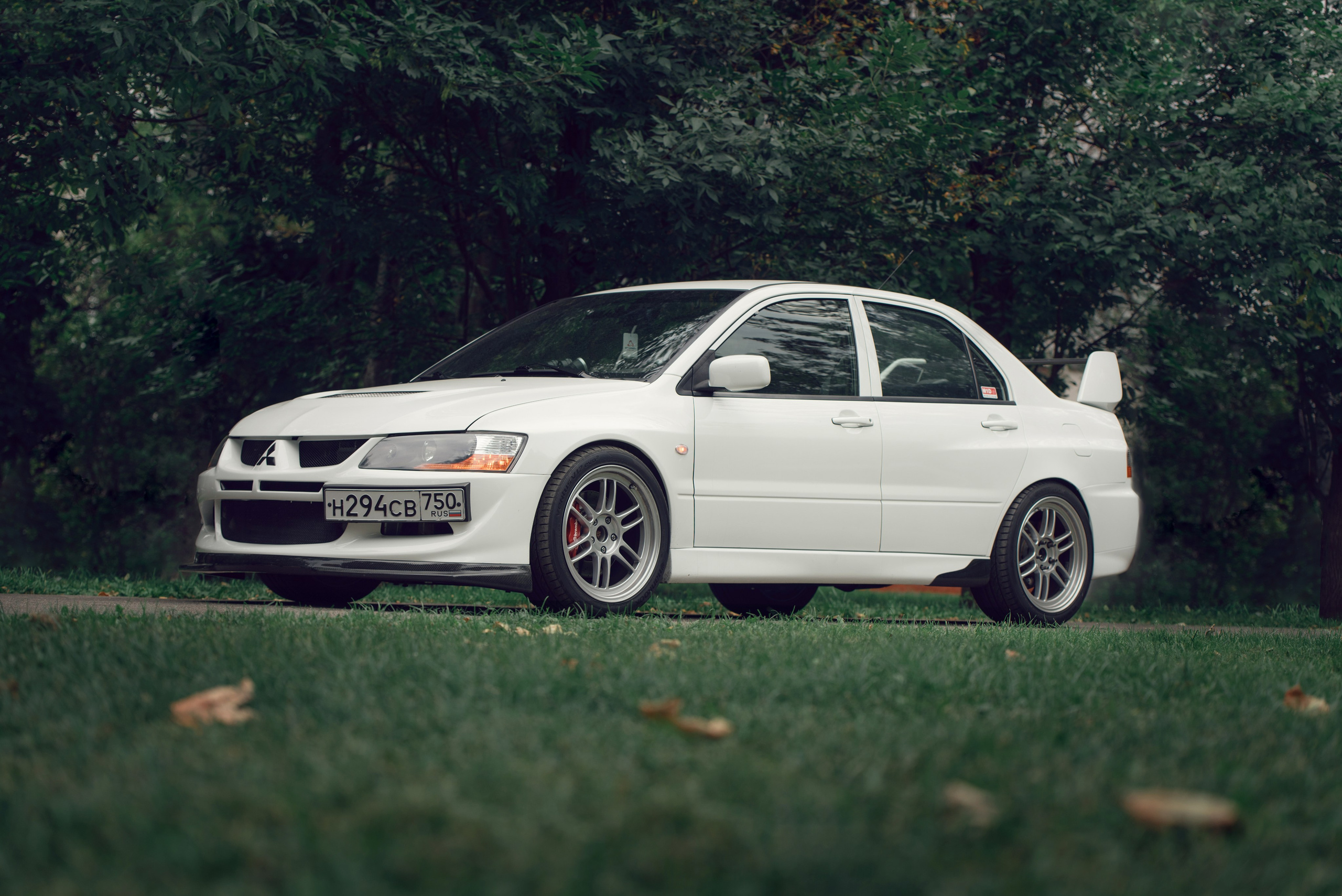 Mitsubishi Lancer Evolution IIX white. DeLorein