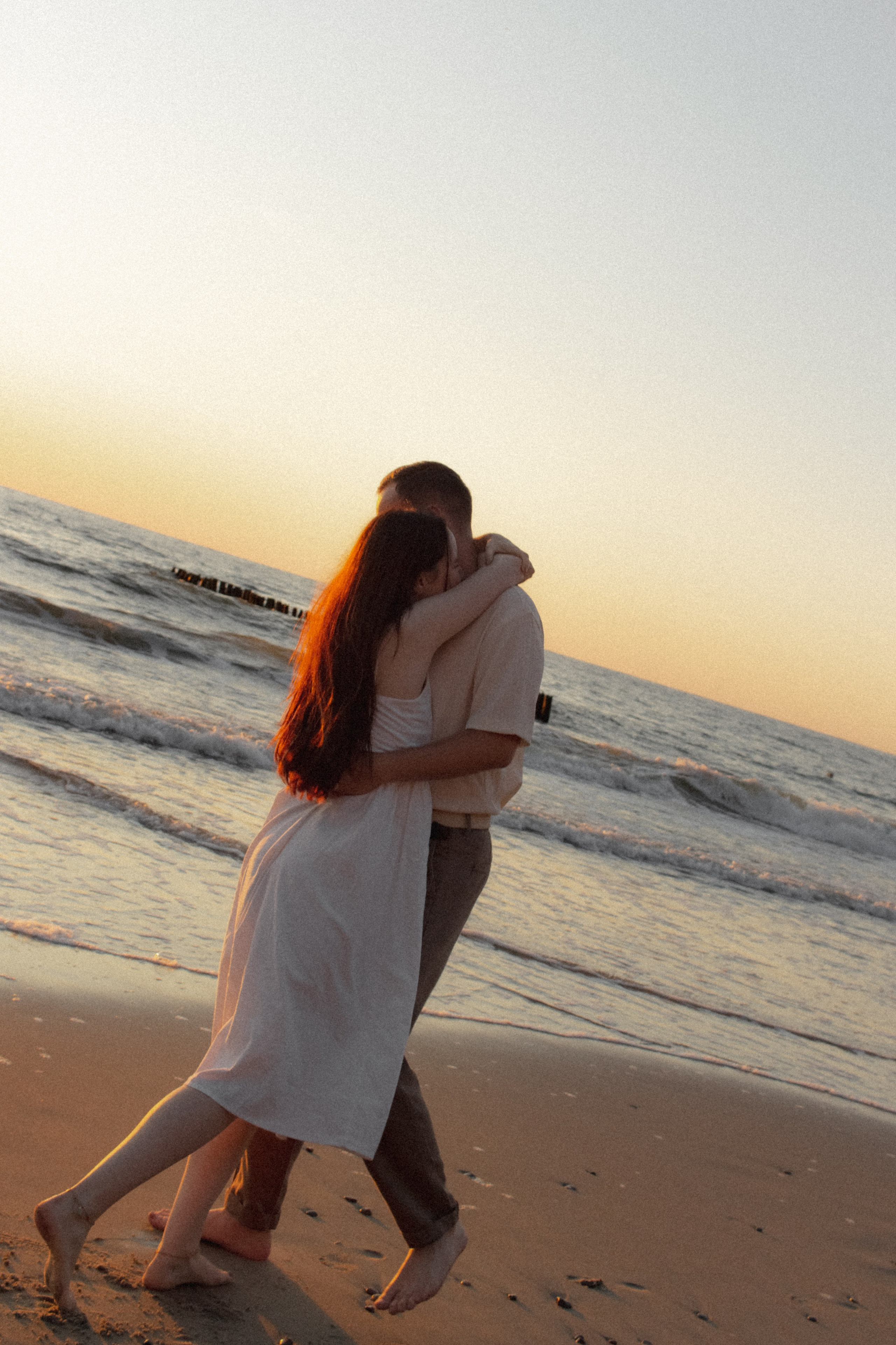 Киношная парная фотосессия на море в Калининграде / Донское. Портретный фотограф в Калининграде Рита Холодова