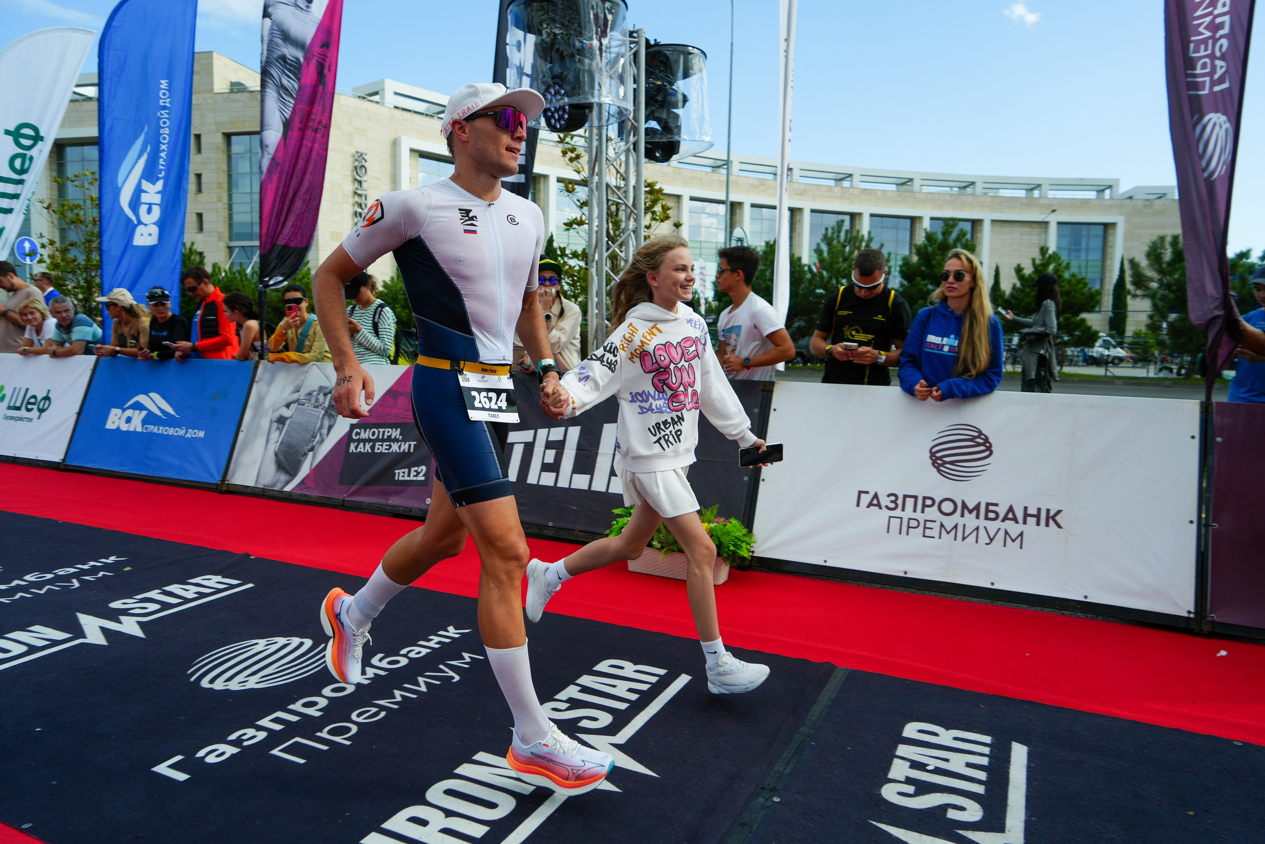 Фотоотчет партнерской интеграции для компании TELE2 на фестивале Ironstar. Репортажный фотограф в Красной Поляне и Сочи Павлюченко Екатерина