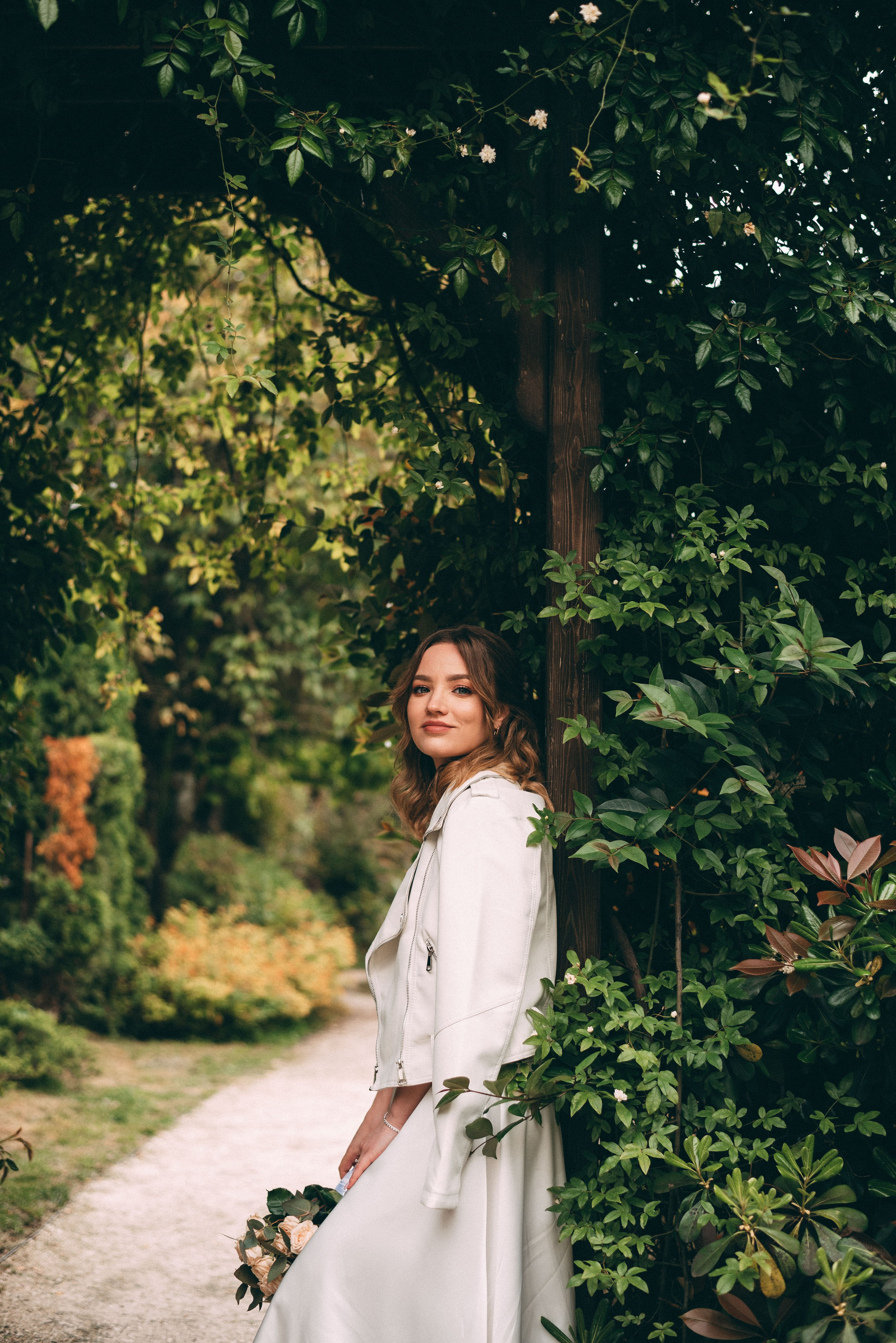 Фотосессия свадьбы или lovstory в центре Сочи, Зимний театр. Фотограф в Сочи — Маргарита Поганова