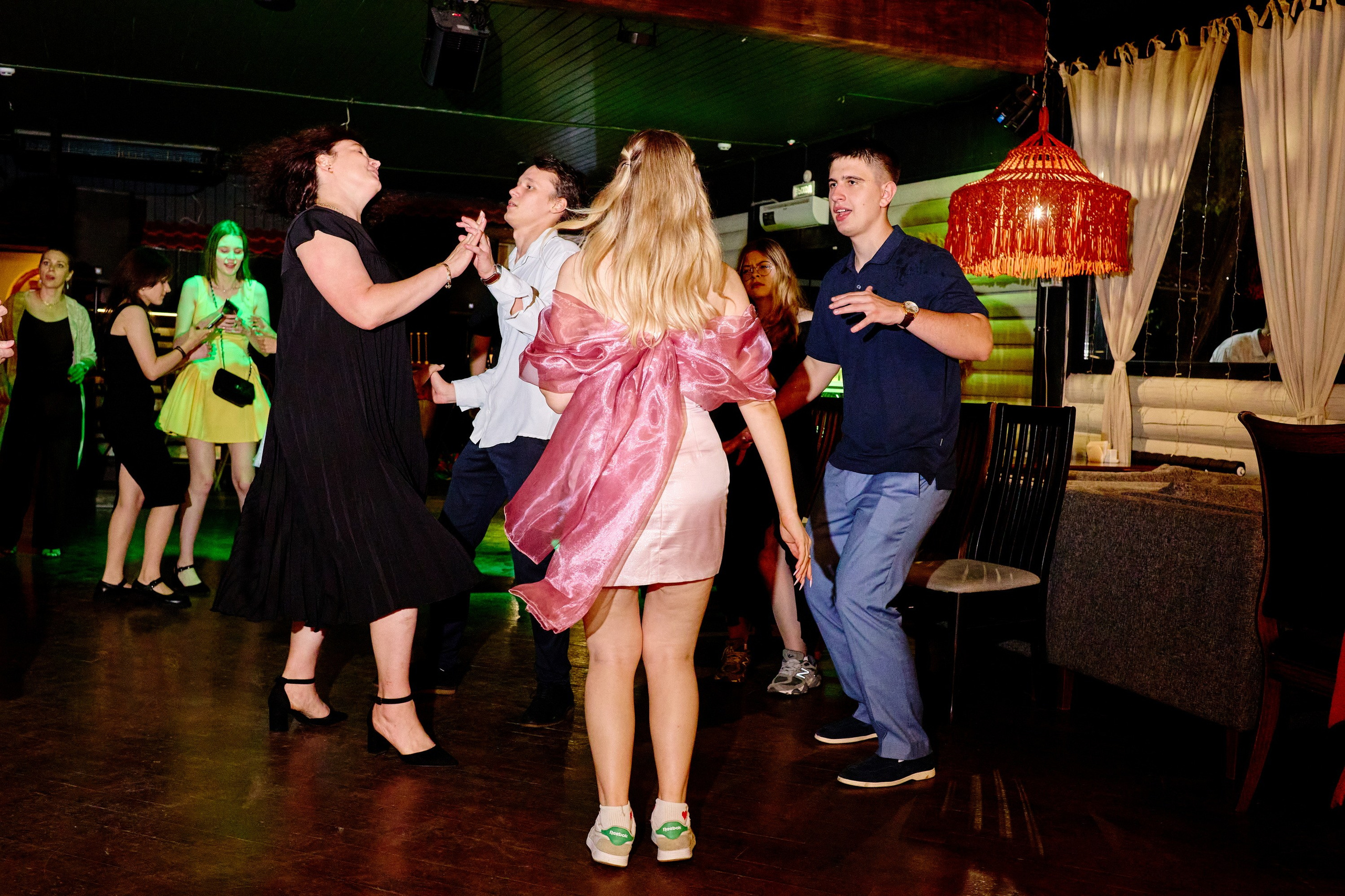 Выпускной 35 Сош. Фотограф Выпускные альбомы Таганрог Сергей Коробченко