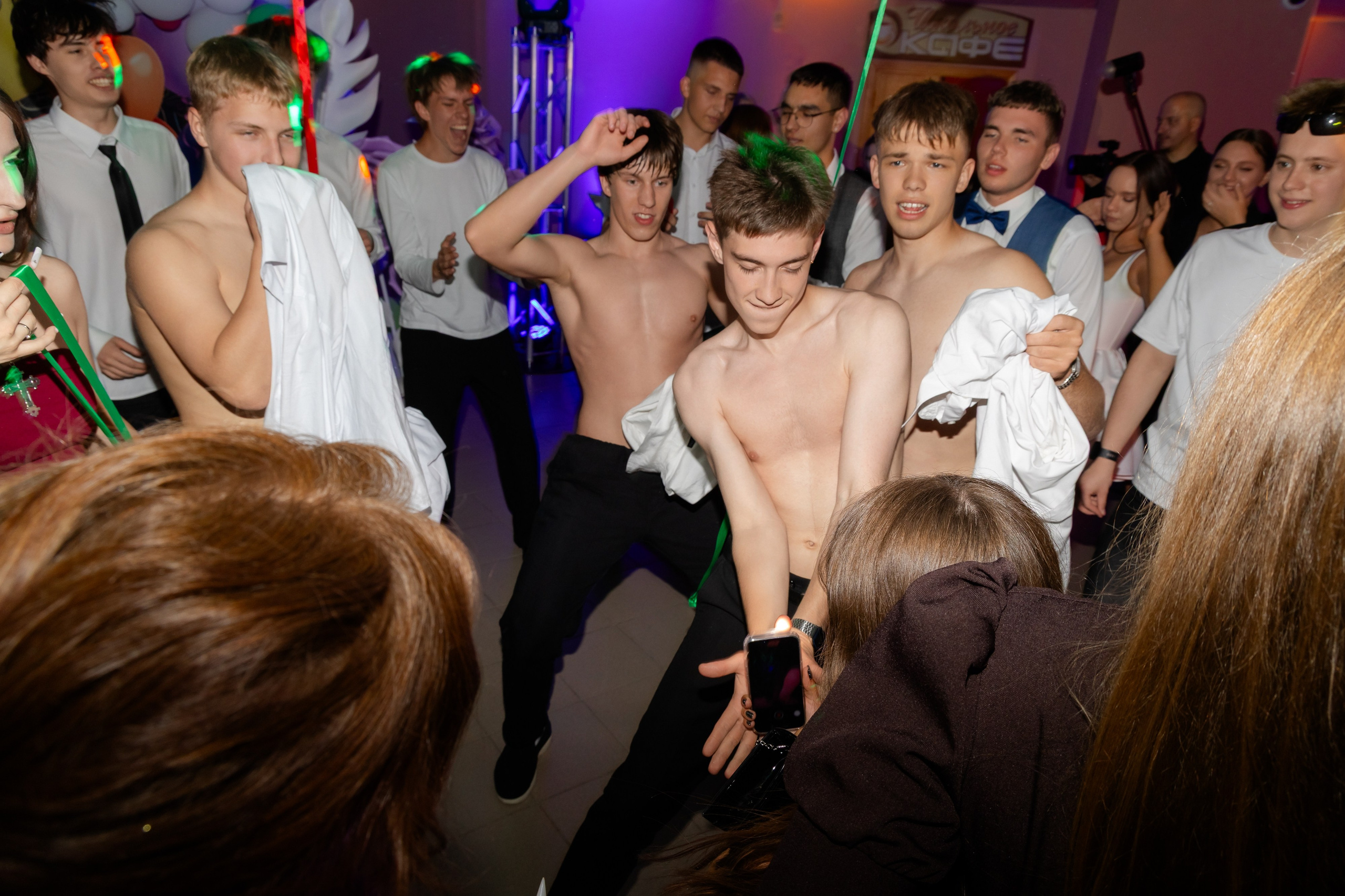 Школьный выпускной 2025 год в Минске, Беларуси. Свадебный фотограф в Минске/Беларуси Сергей Спиридонов