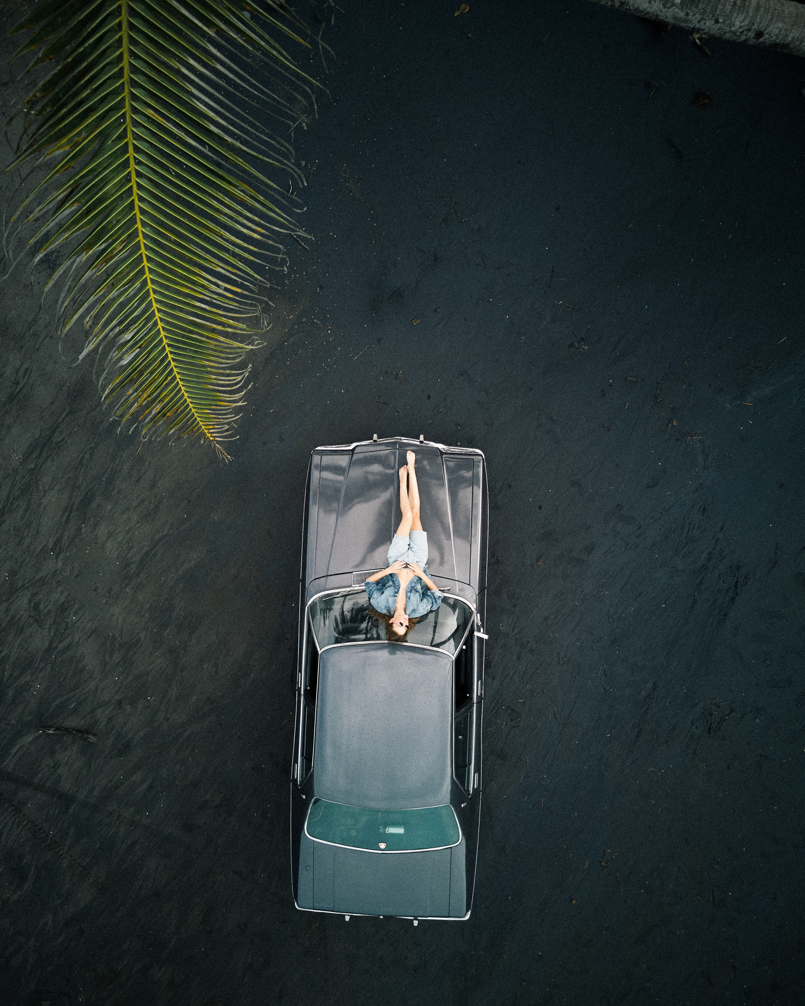 Karina in black sands. Главная