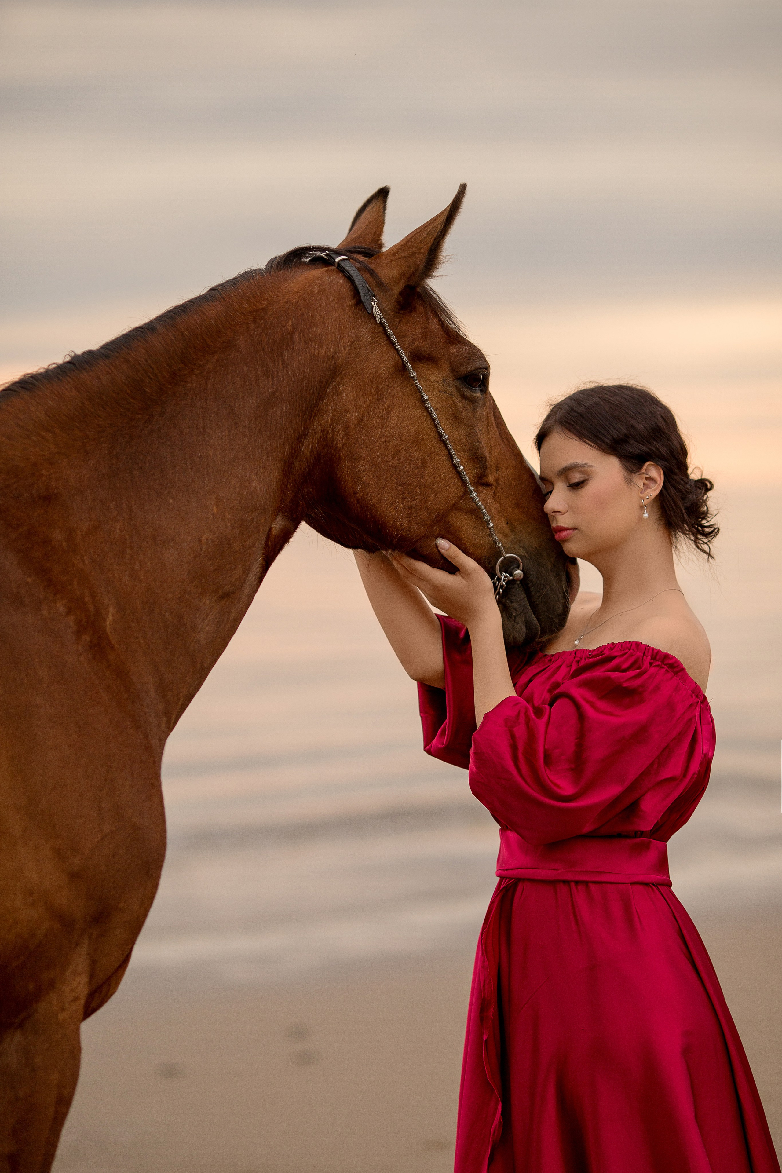 Фотосессия с лошадью на закате у моря
