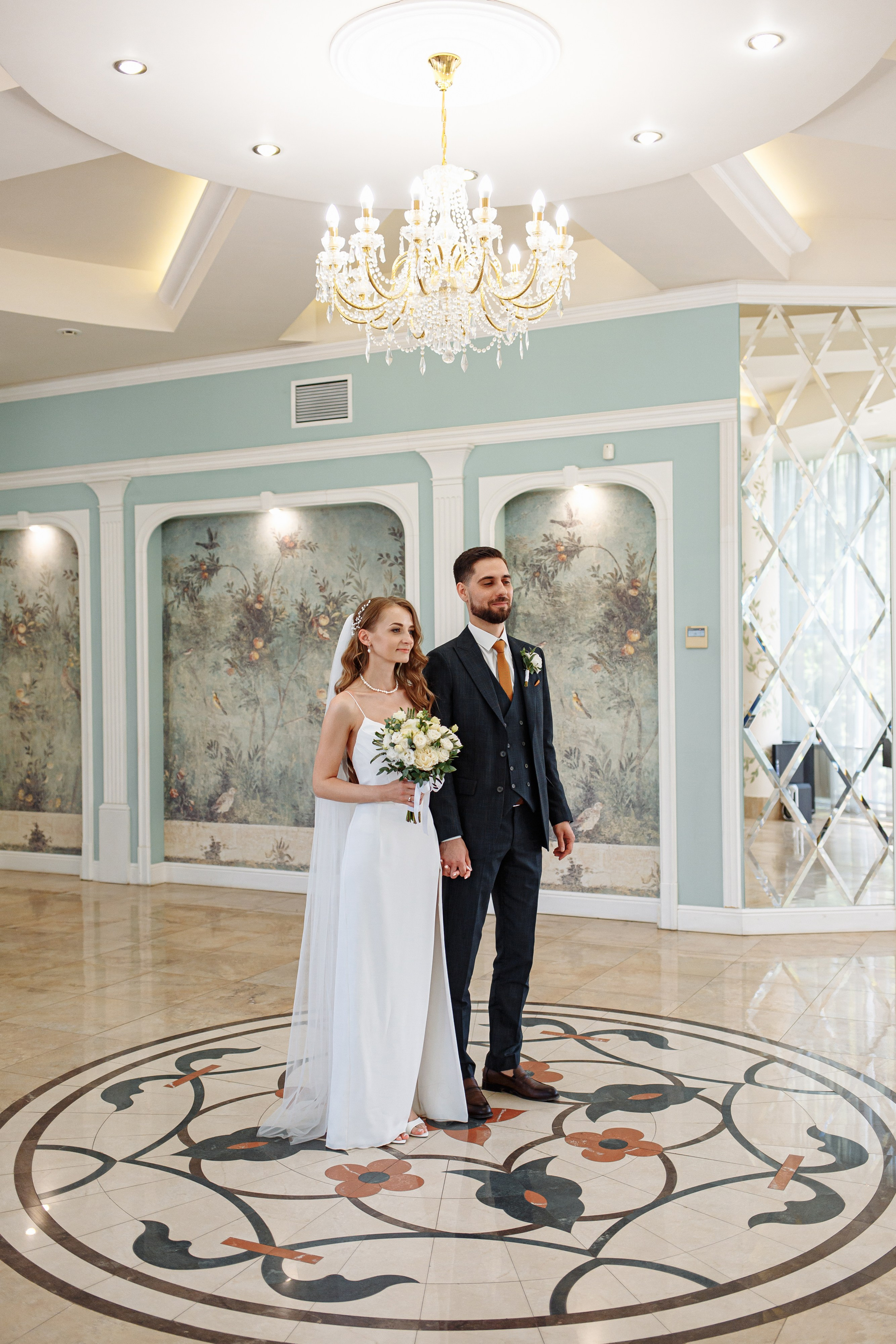 Свадебная фотосессия с кабриолетом и в загородном клубе Artiland. Свадебный фотограф Москва и МО Сергей Киржаев