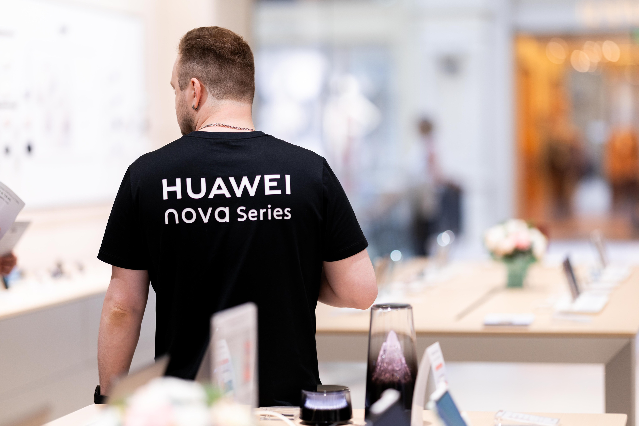 Презентация Huawei nova 15 pro. Профессиональный репортажный фотограф