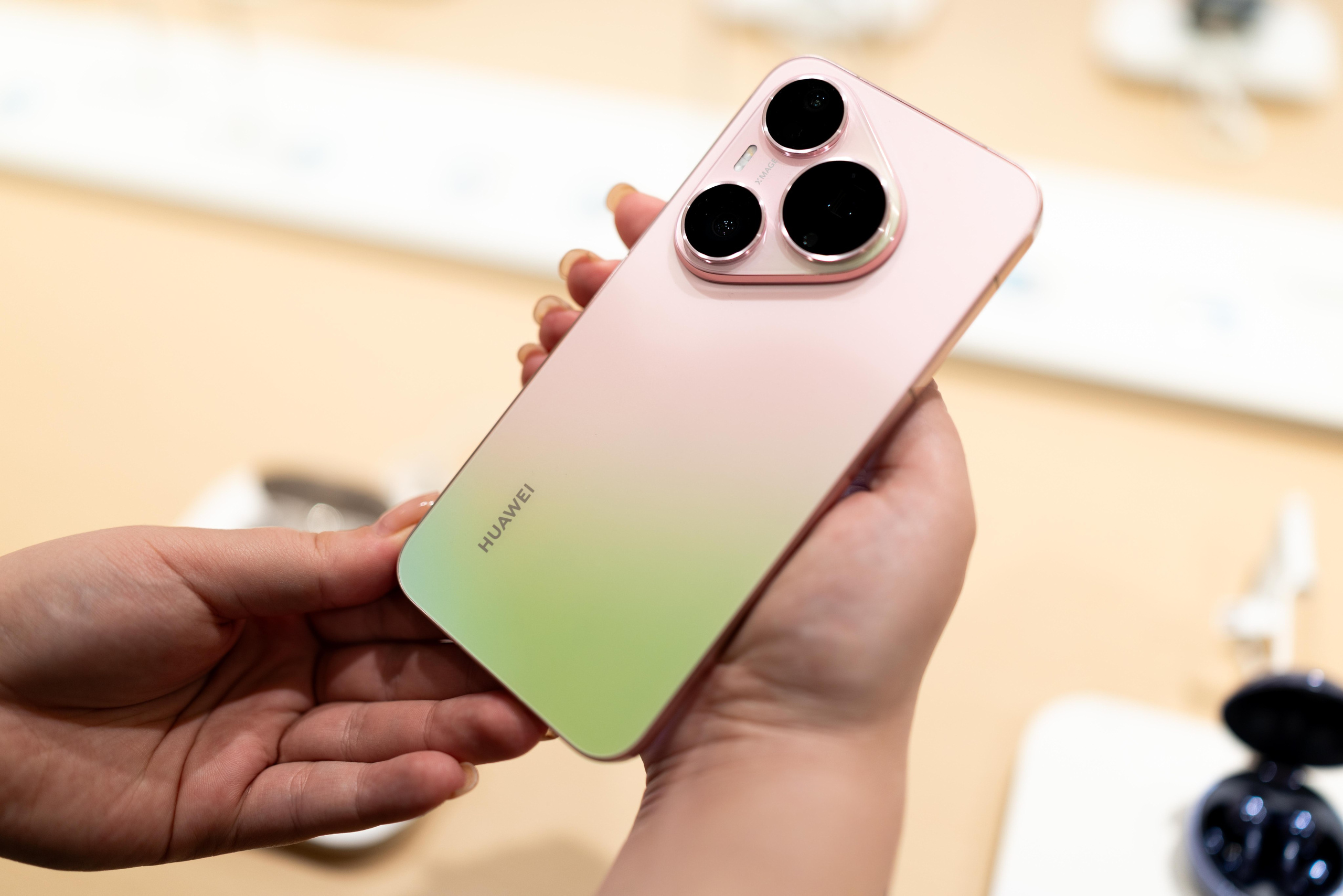 Презентация Huawei pura 90 pro max. Профессиональный репортажный фотограф