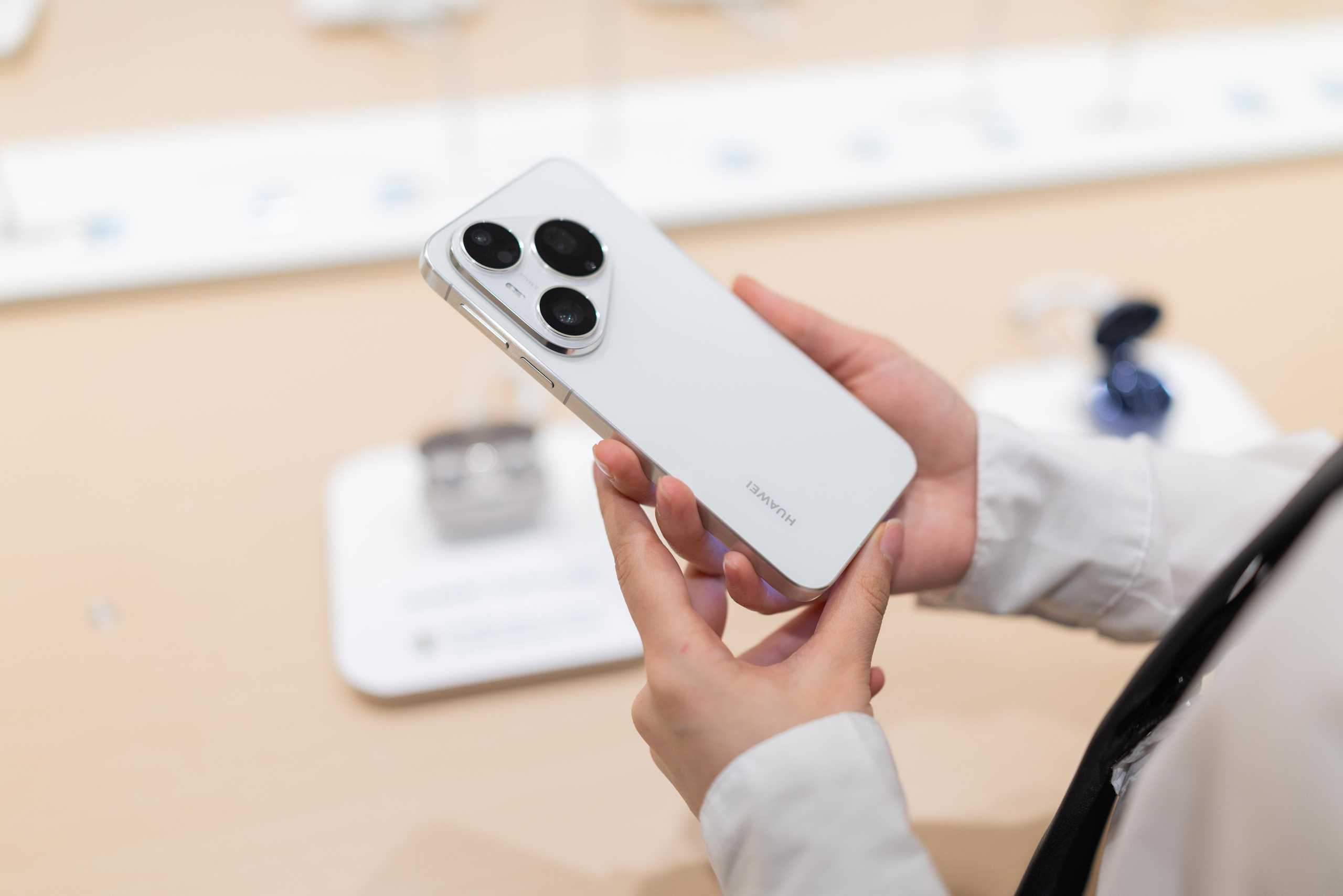 Презентация Huawei pura 90 pro max. Профессиональный репортажный фотограф