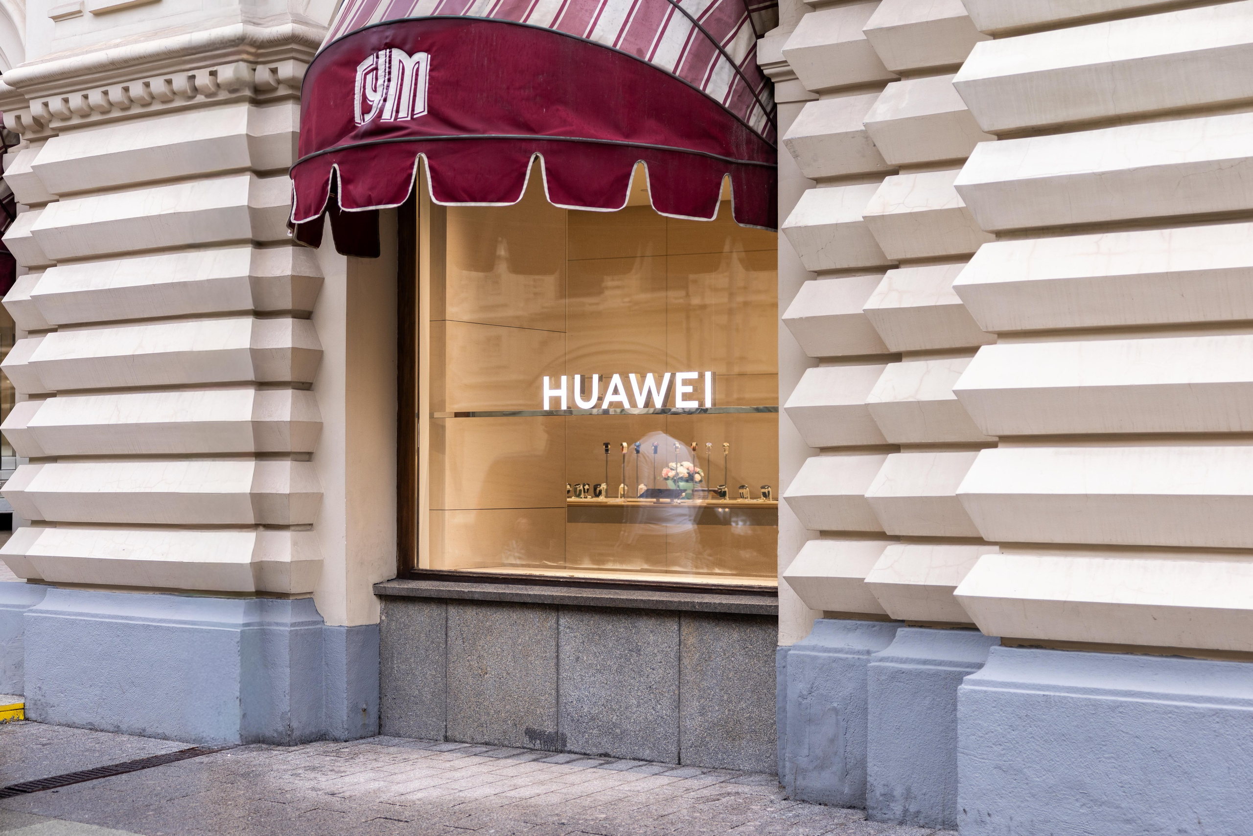 Презентация Huawei nova 15 pro. Профессиональный репортажный фотограф