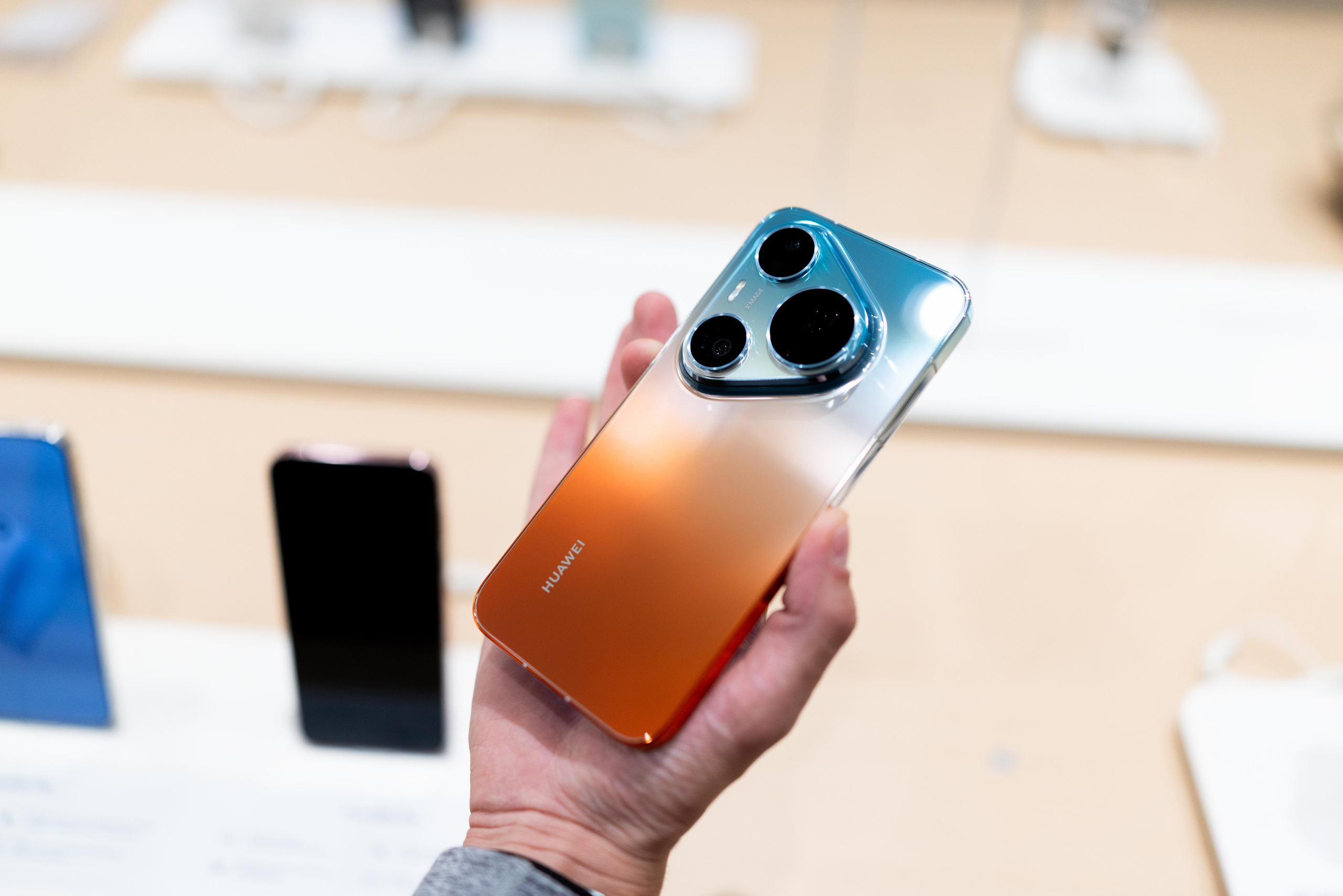 Презентация Huawei pura 90 pro max. Профессиональный репортажный фотограф