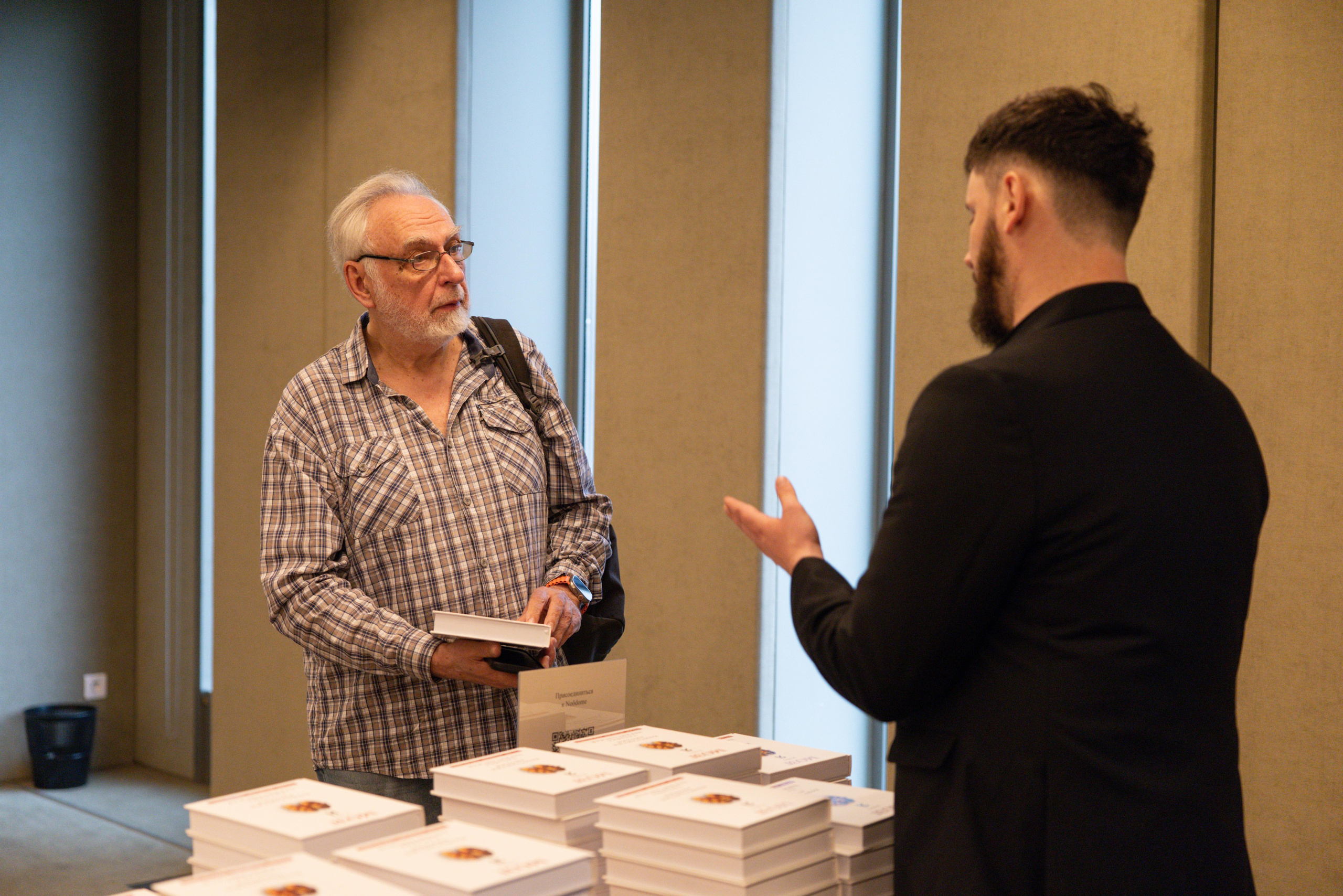 Презентация книги «Мозг и его „Я“». Профессиональный репортажный фотограф