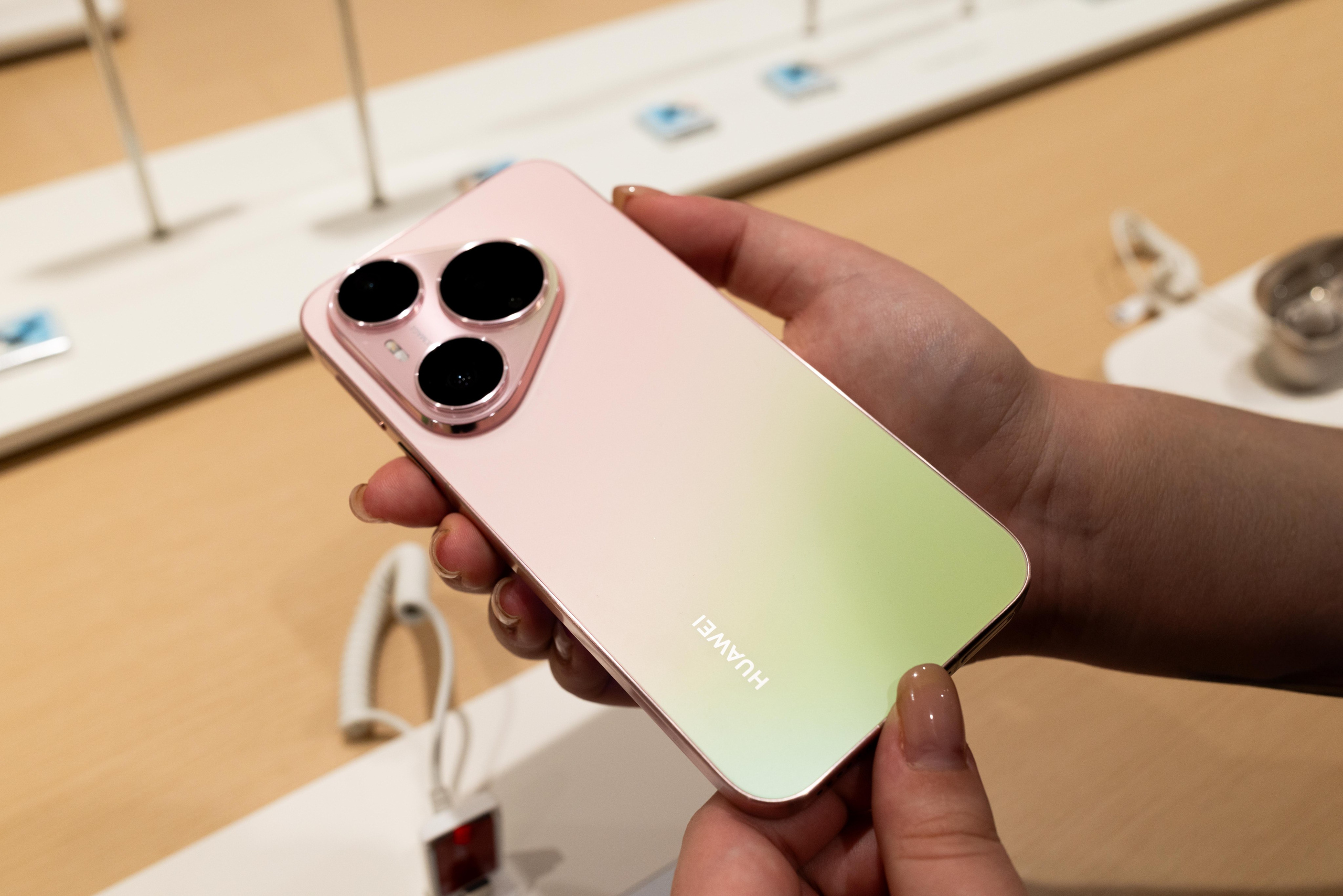 Презентация Huawei pura 90 pro max. Профессиональный репортажный фотограф