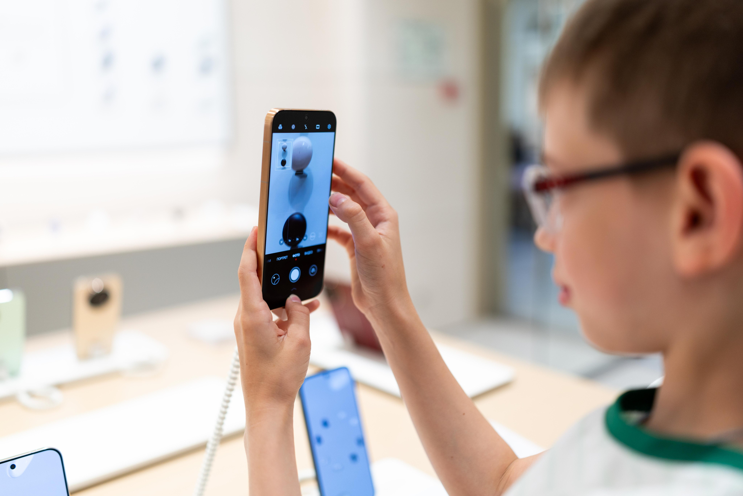 Презентация Huawei pura 90 pro max. Профессиональный репортажный фотограф