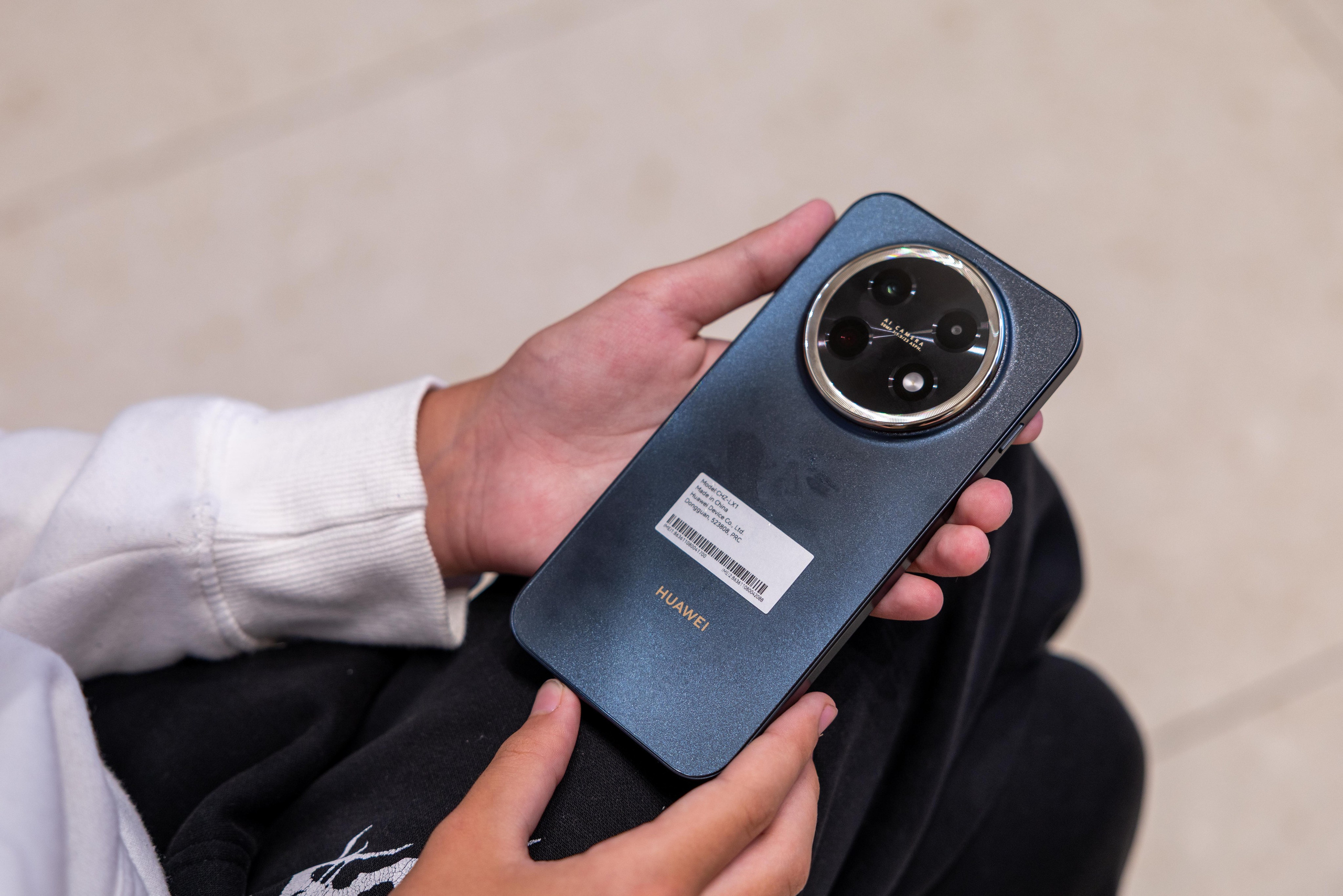 Презентация Huawei nova 15 pro. Профессиональный репортажный фотограф