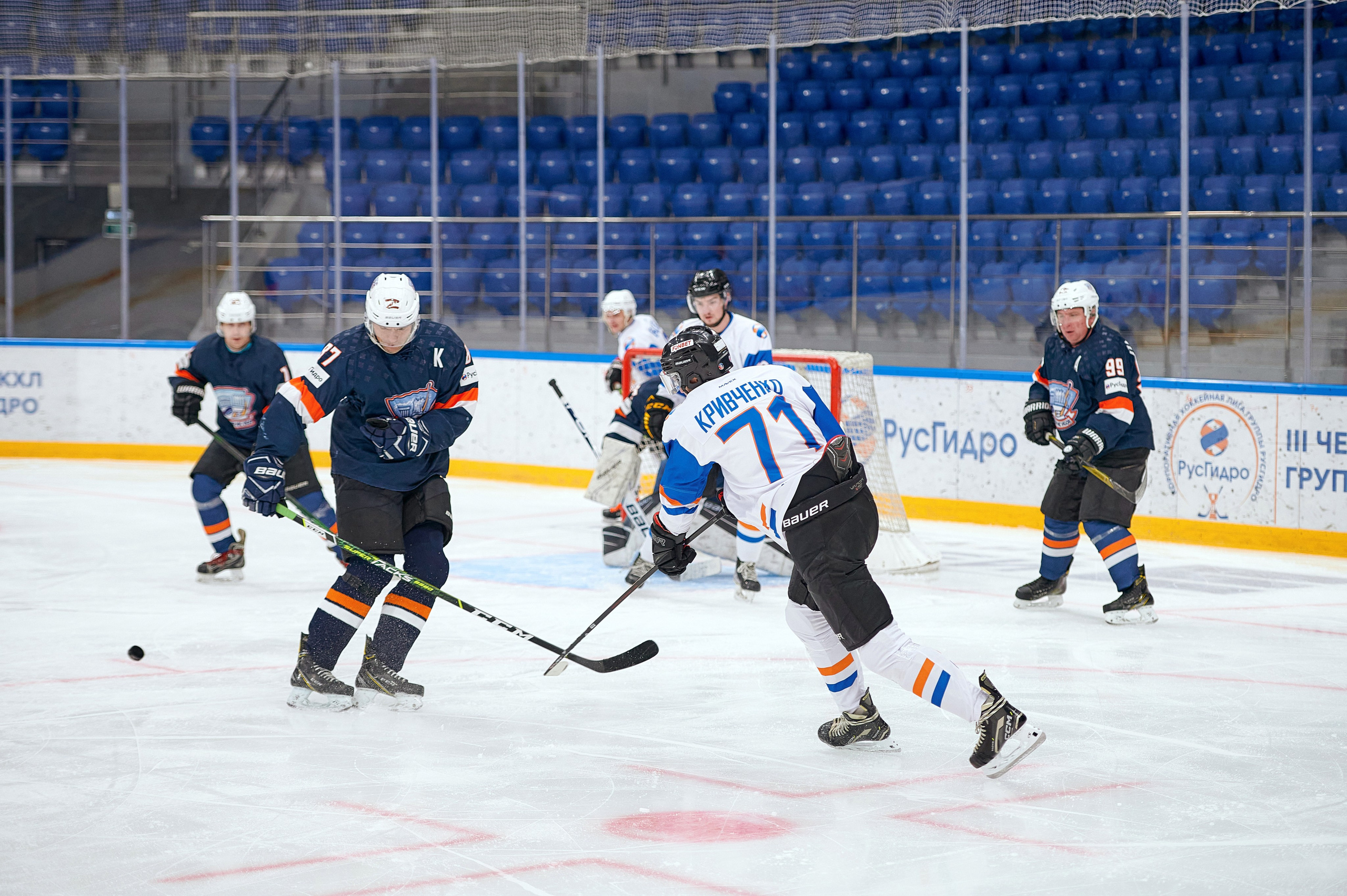 Портфолио репортажной фотосъёмки: Кристалл арена — Хоккей — РусГидро. Фотограф Яковлев Роман — Красноярск
