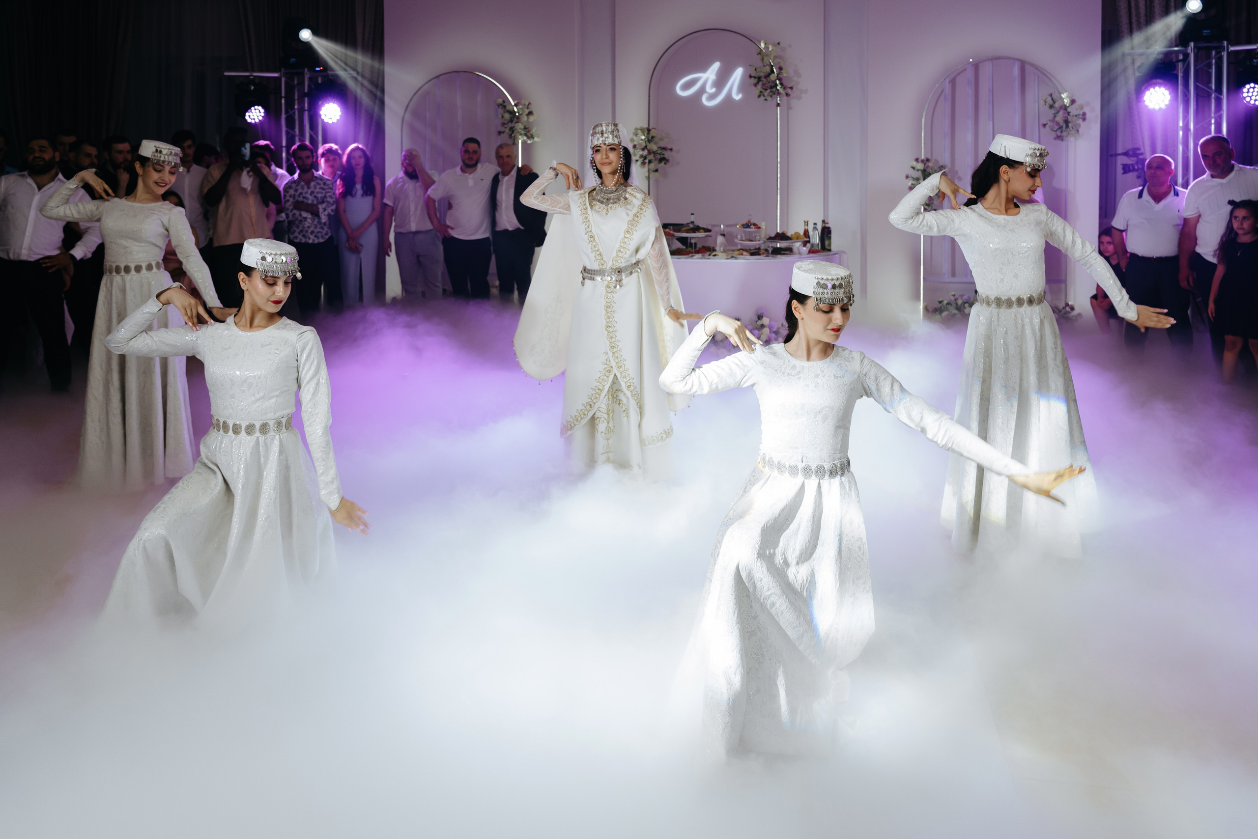 Артем и Лусине. Свадебный фотограф Красноярск Вязьминова Мария