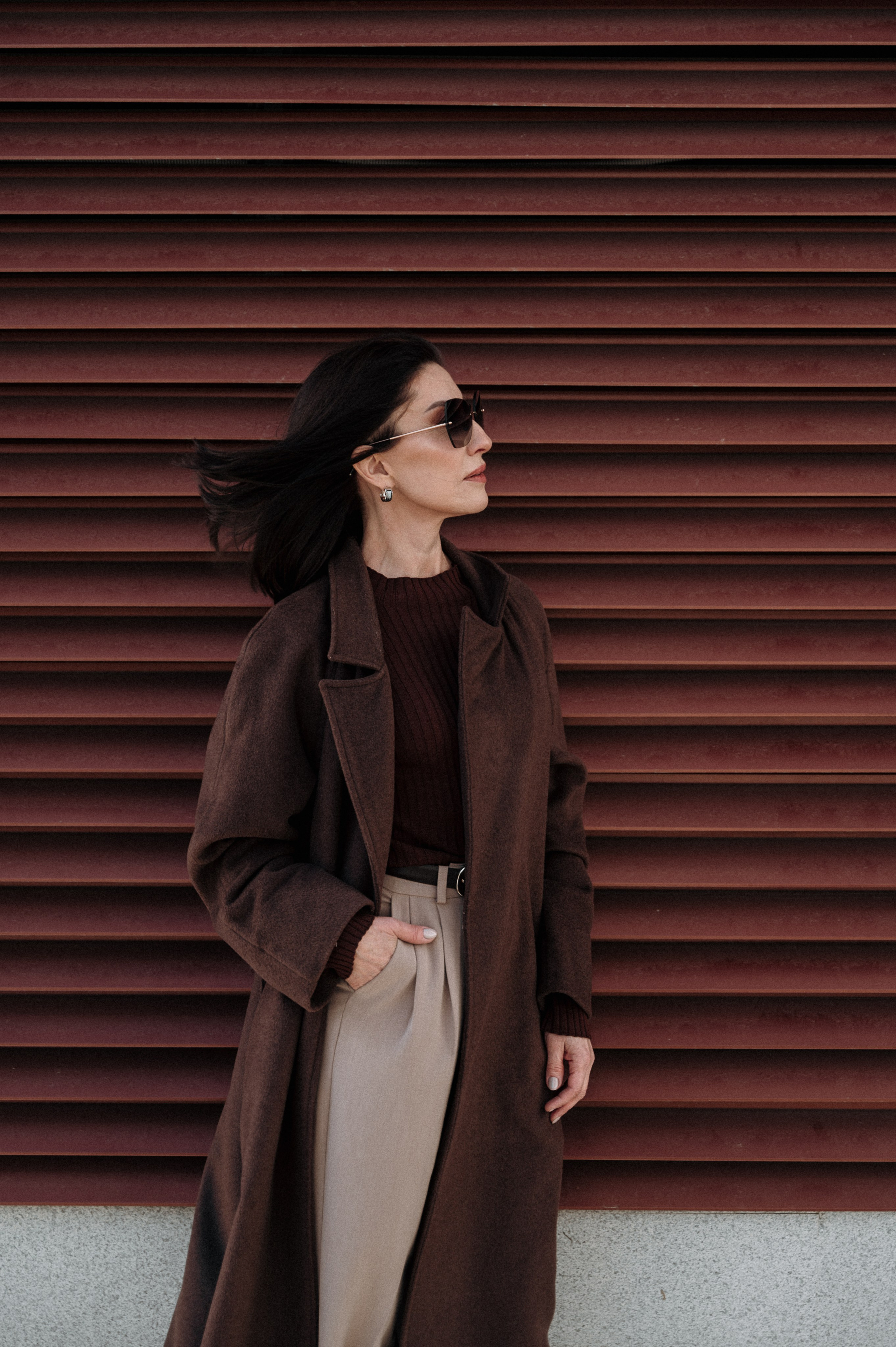 Стильная прогулочная фотосессия Екатеринбург возле отеля Hyatt