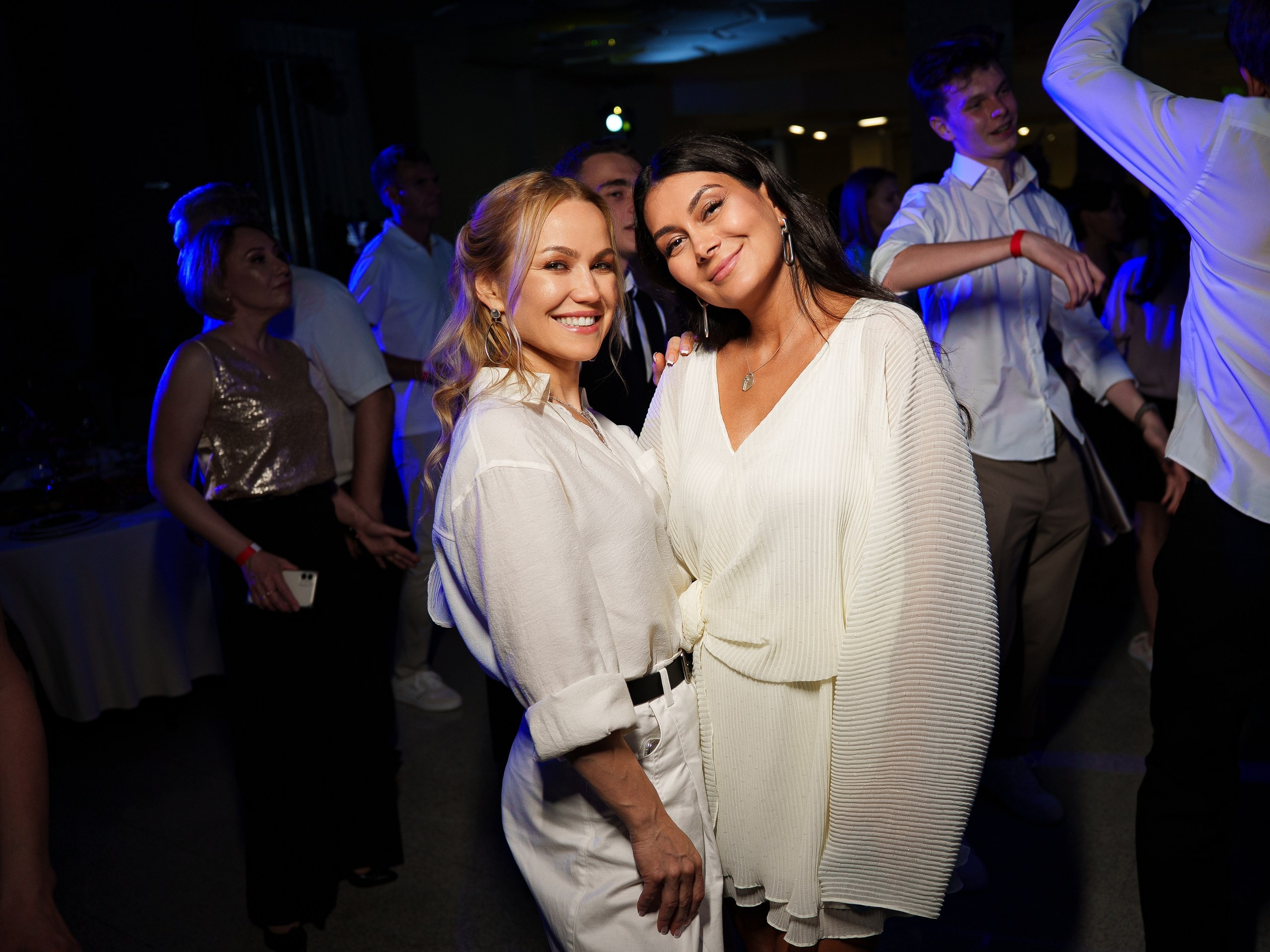 Фотограф на выпускной в Уфе — съёмка в Конгресс-холле для гимназии № 39