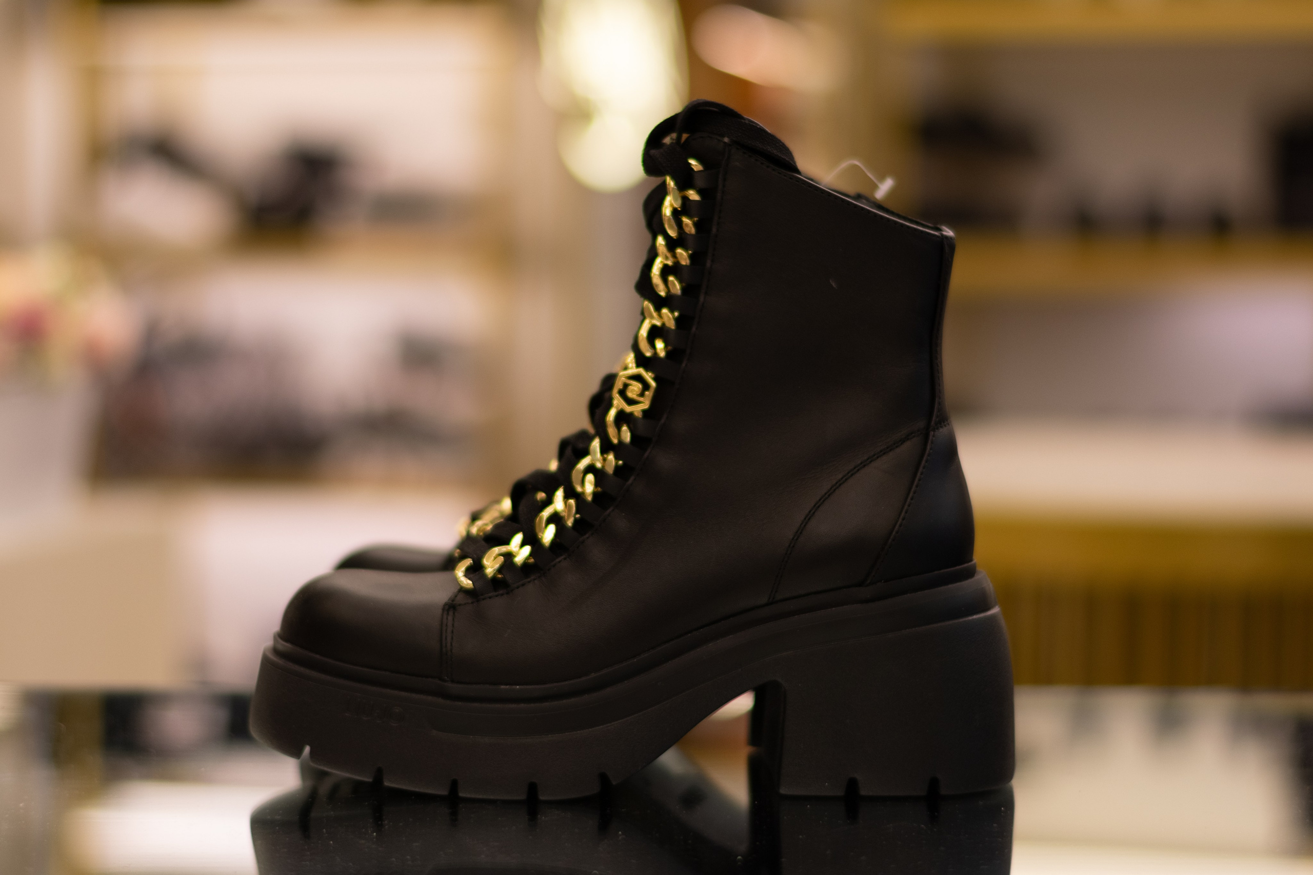 Для организаций. Предметная фотосессия для обувного магазина Capsula. Фотограф/видеограф Богдан Голованов