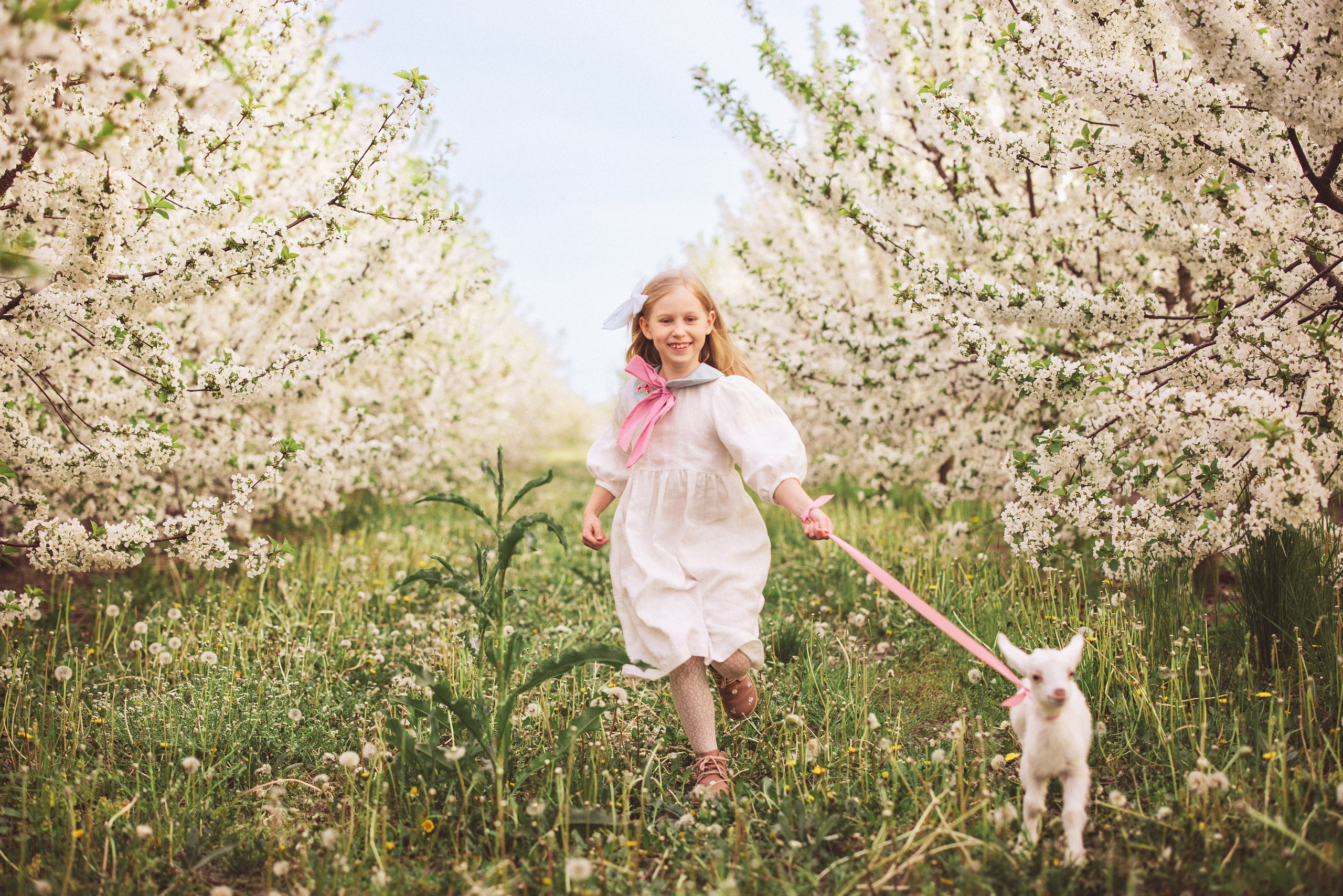 Фотосессия в цветущем саду с козочкой. Семейный и детский фотограф в Краснодаре Анна Трашкова
