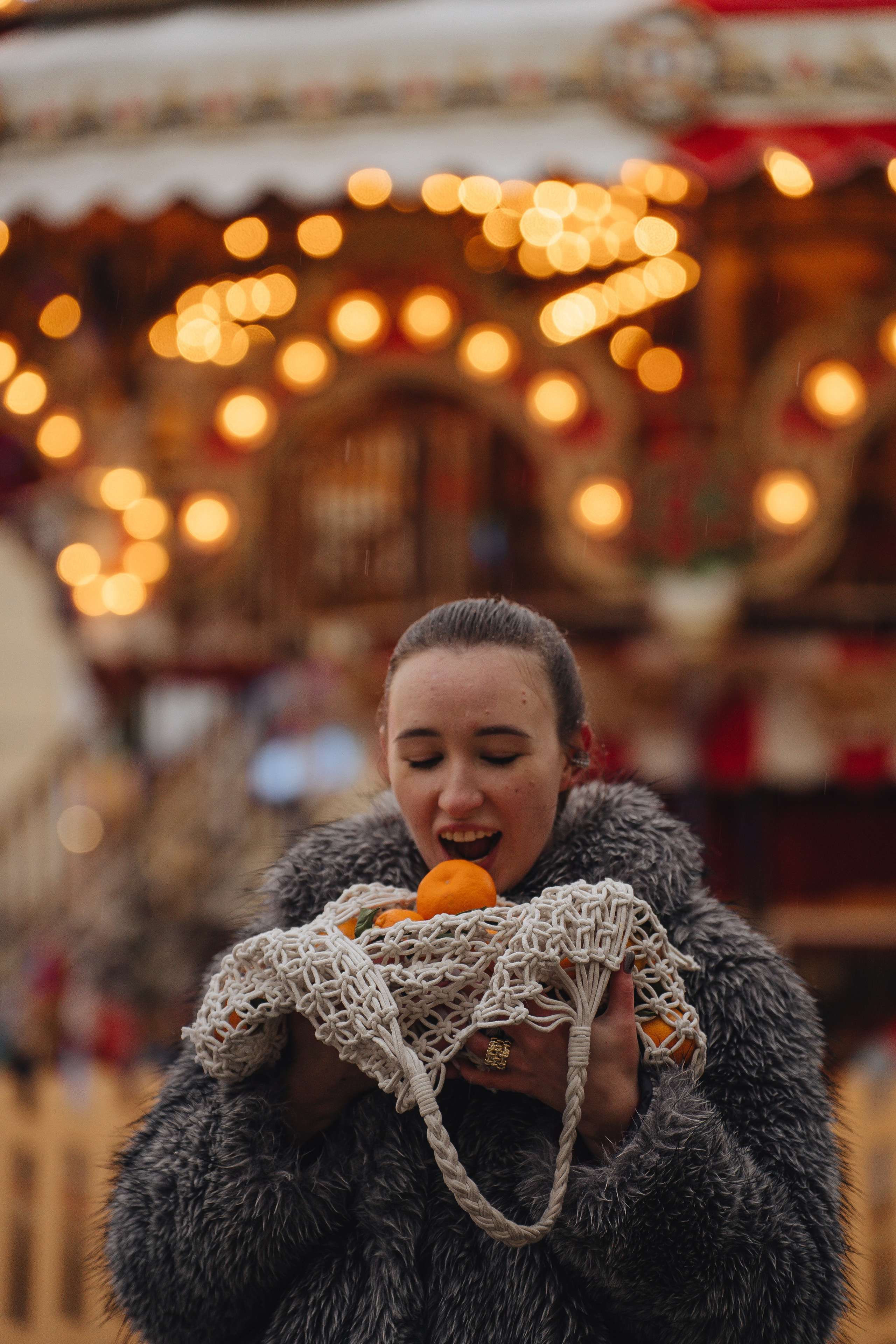 ПРОГУЛКА НА МАНЕЖНОЙ ПЛОЩАДИ ДЛЯ ДЕВУШКИ ПЕРЕД НОВЫМ ГОДОМ (НОВОГОДНЯЯ ФОТОСЕССИИЯ НА МАНЕЖНОЙ ПЛОЩАДИ). Профессиональный фотограф, Санкт-Петербург — Виктория Богомолова