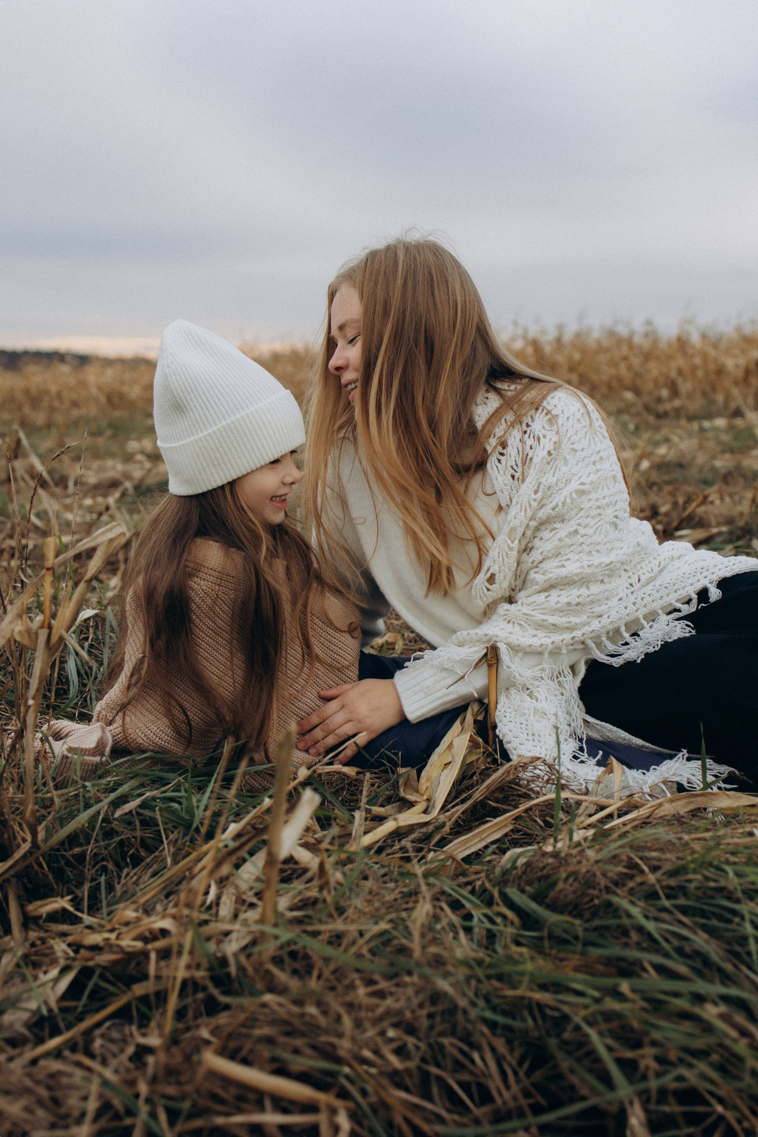 Оля, Ксюша и кукуруза. Фотограф Елена Рябцева