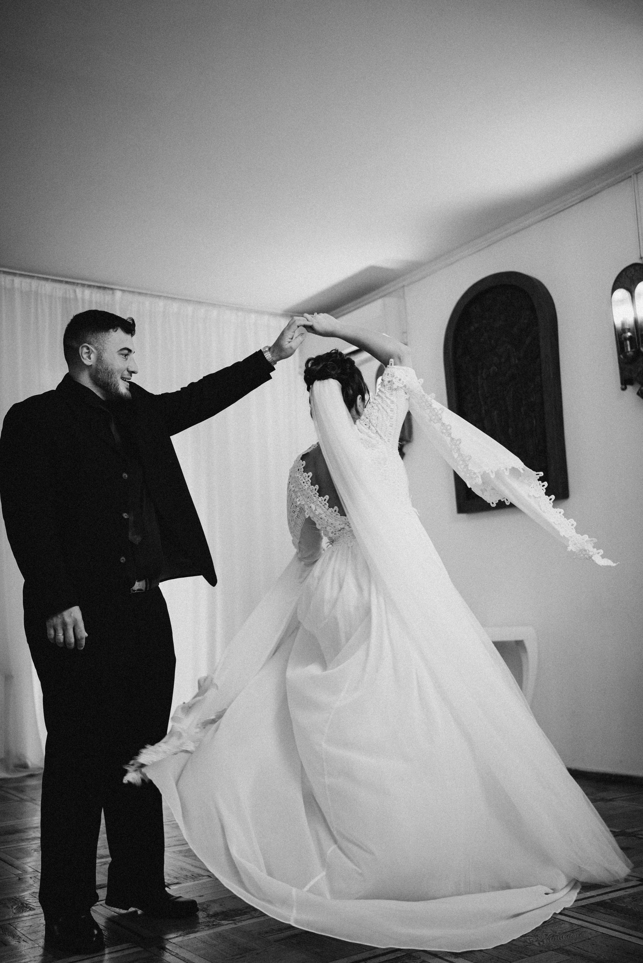 Анна & Виктор | сборы, роспись и прогулка. Портретный и свадебный фотограф в Тбилиси • xeniqo