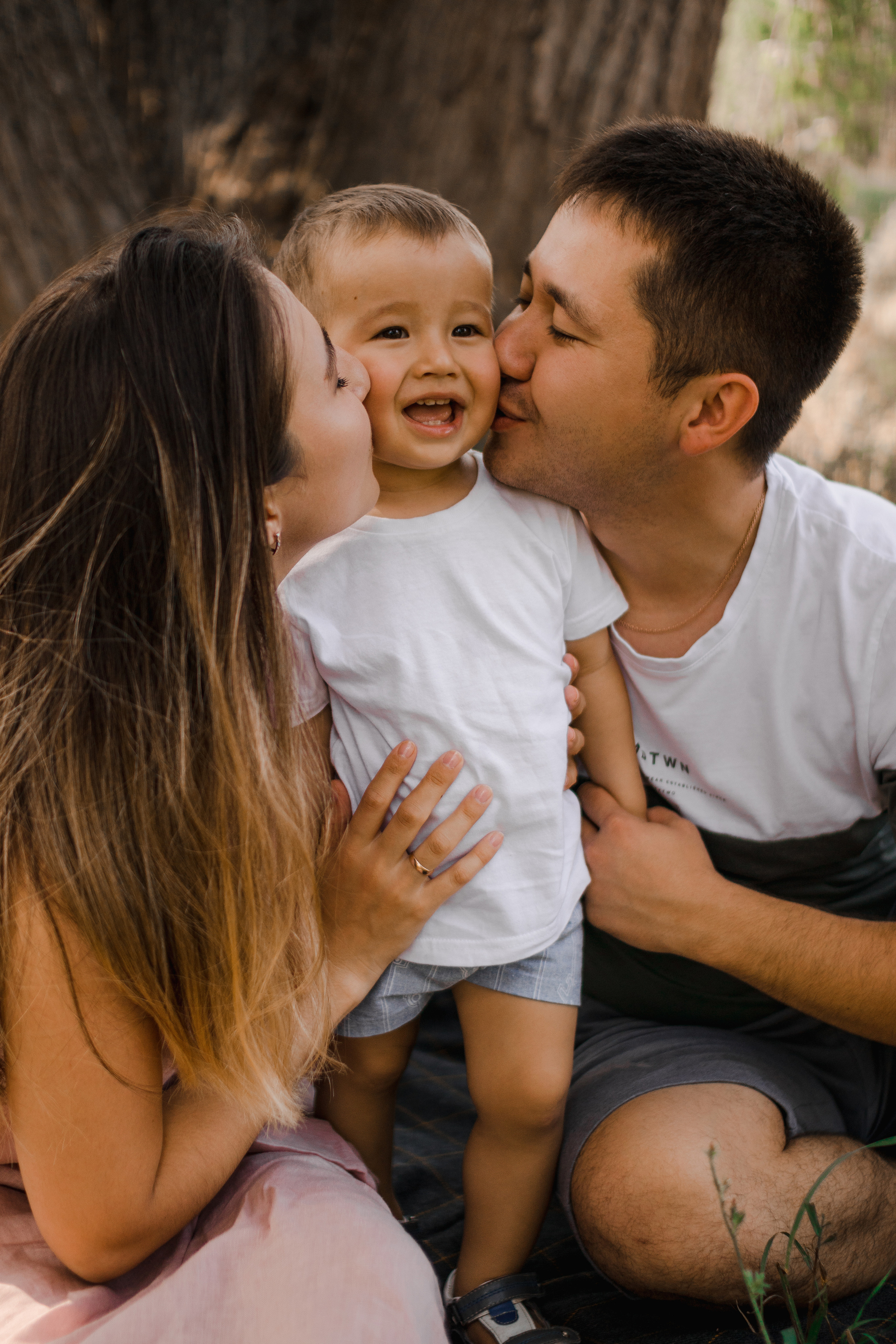 Семья Гайнуллиных на фотосессии «Пикник». Фотограф Мурманск Лилия Маер