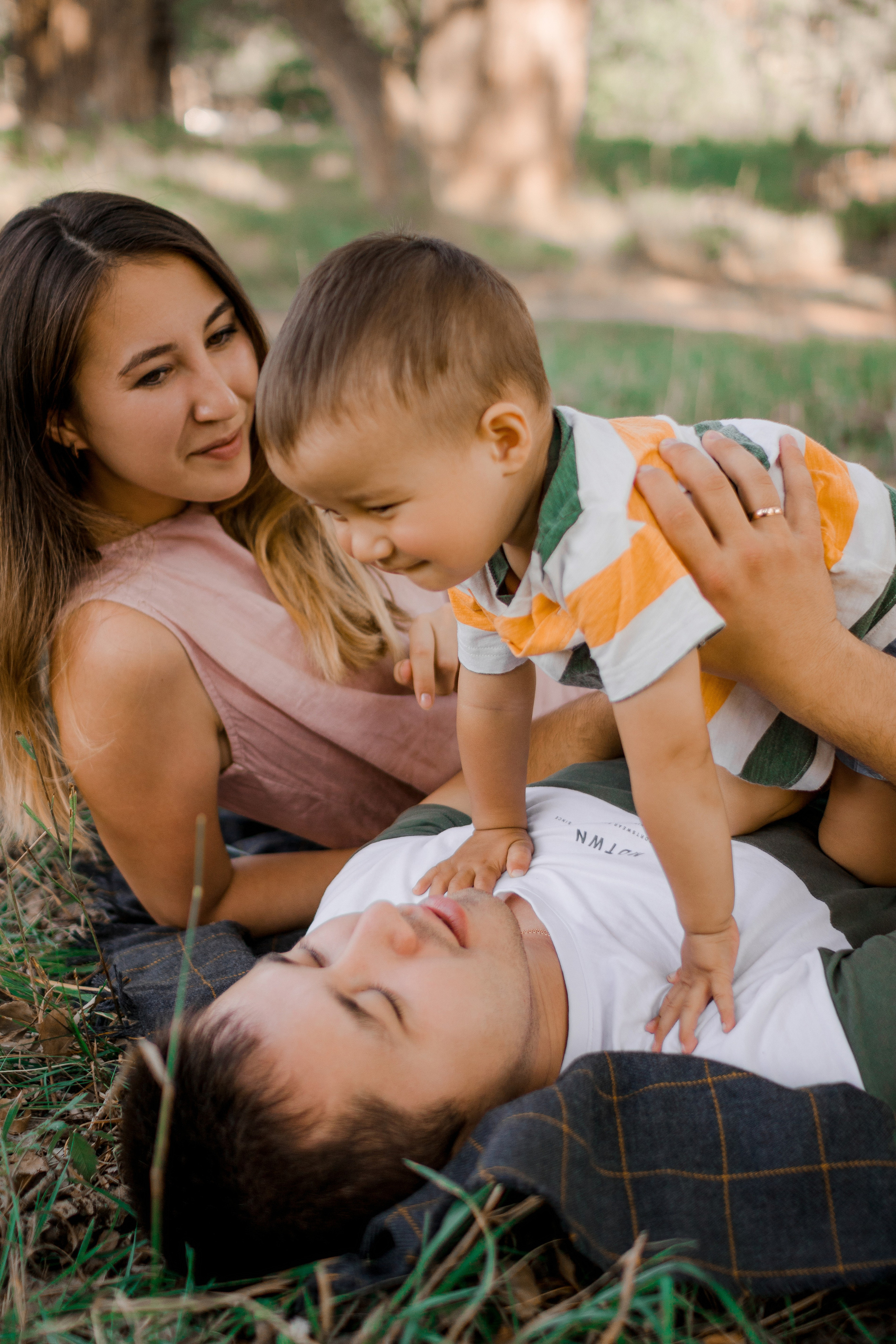 Семья Гайнуллиных на фотосессии «Пикник». Фотограф Мурманск Лилия Маер
