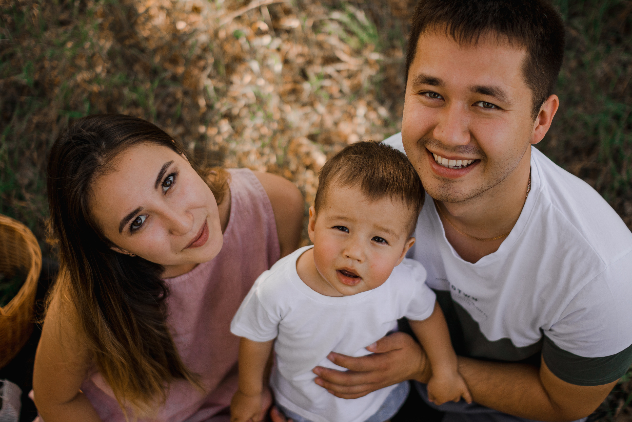 Семья Гайнуллиных на фотосессии «Пикник». Фотограф Мурманск Лилия Маер