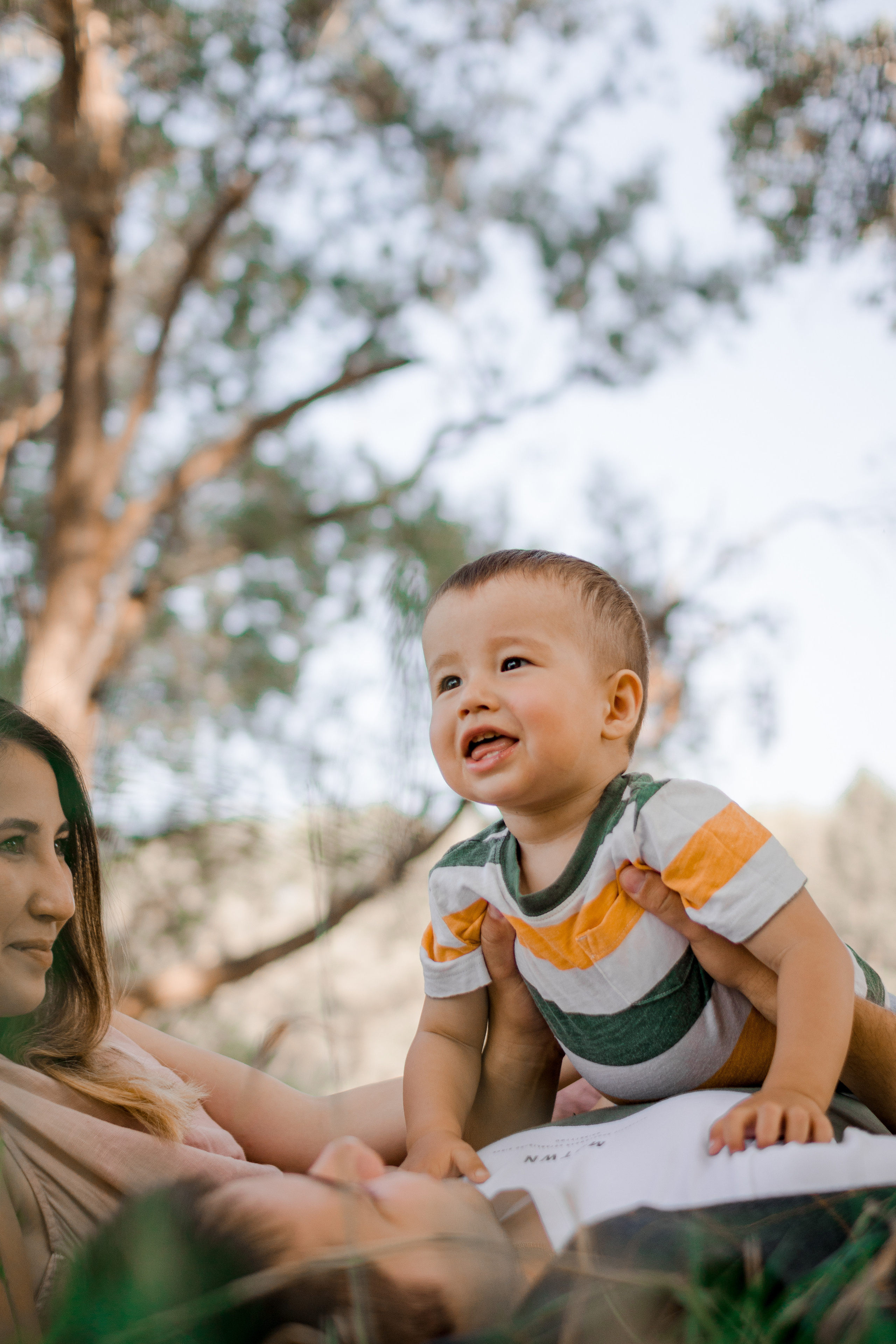 Семья Гайнуллиных на фотосессии «Пикник». Фотограф Мурманск Лилия Маер