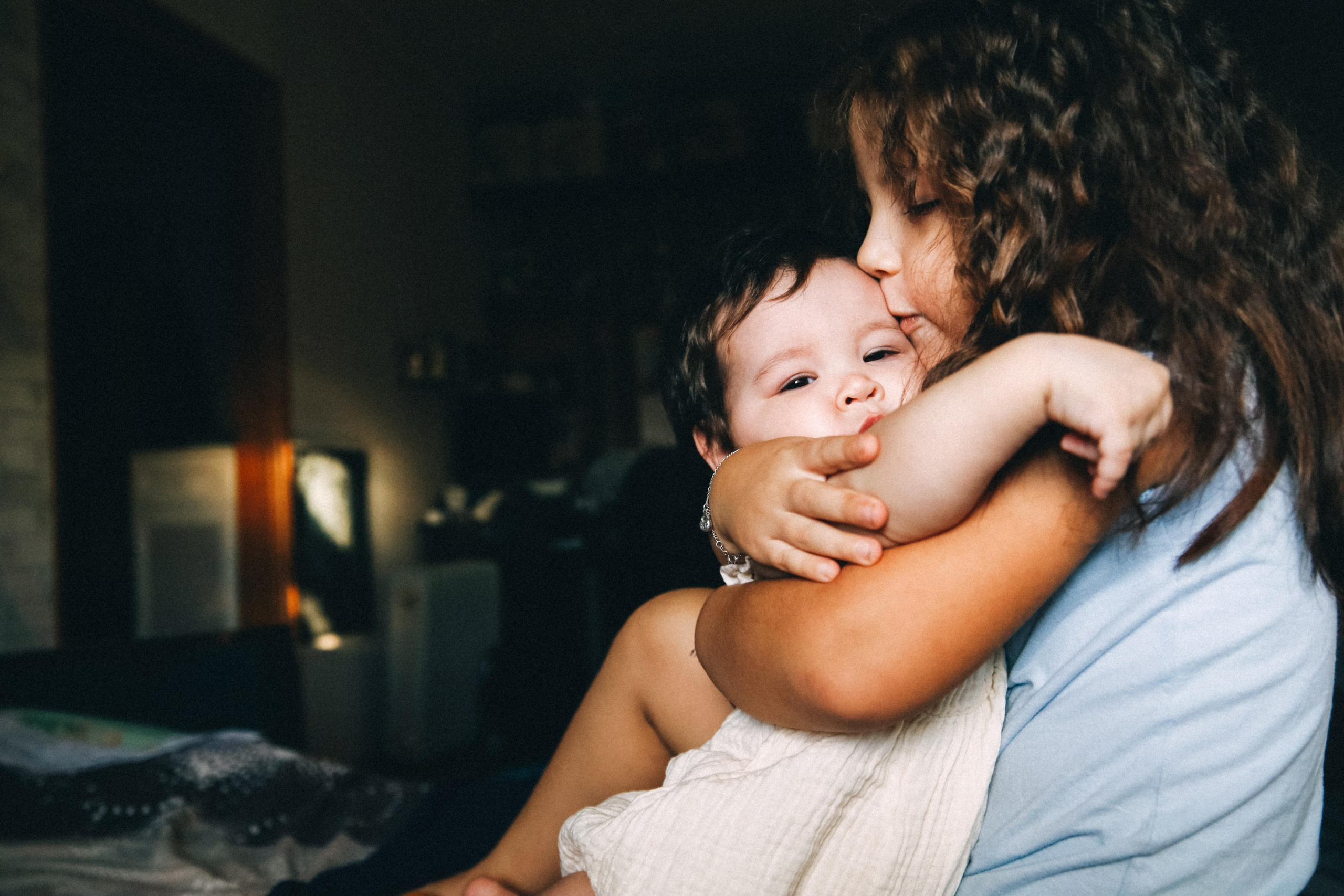 «Сёстры» (лайфстайл домашняя съемка). Фотограф Мурманск Лилия Маер