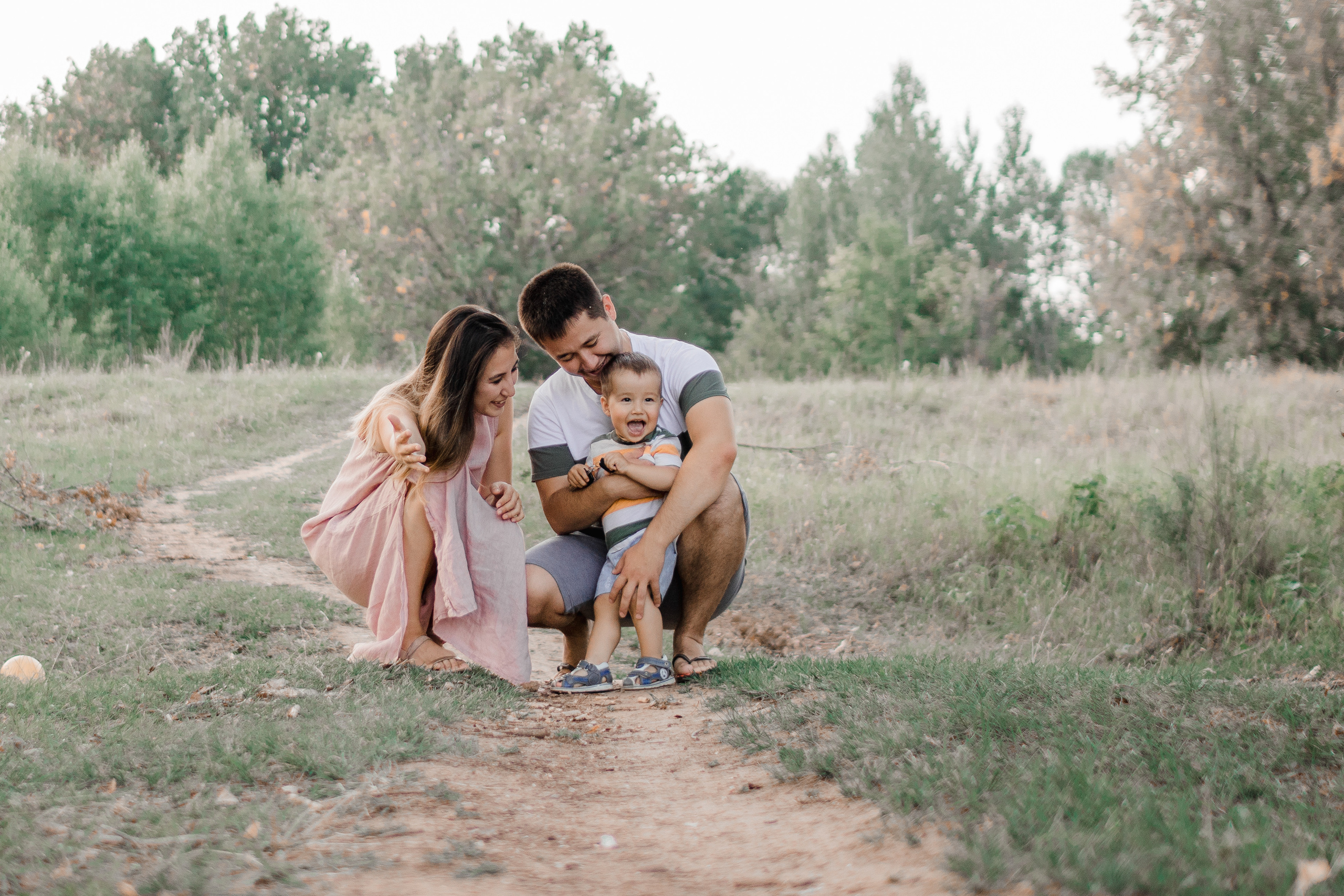 Семья Гайнуллиных на фотосессии «Пикник». Фотограф Мурманск Лилия Маер