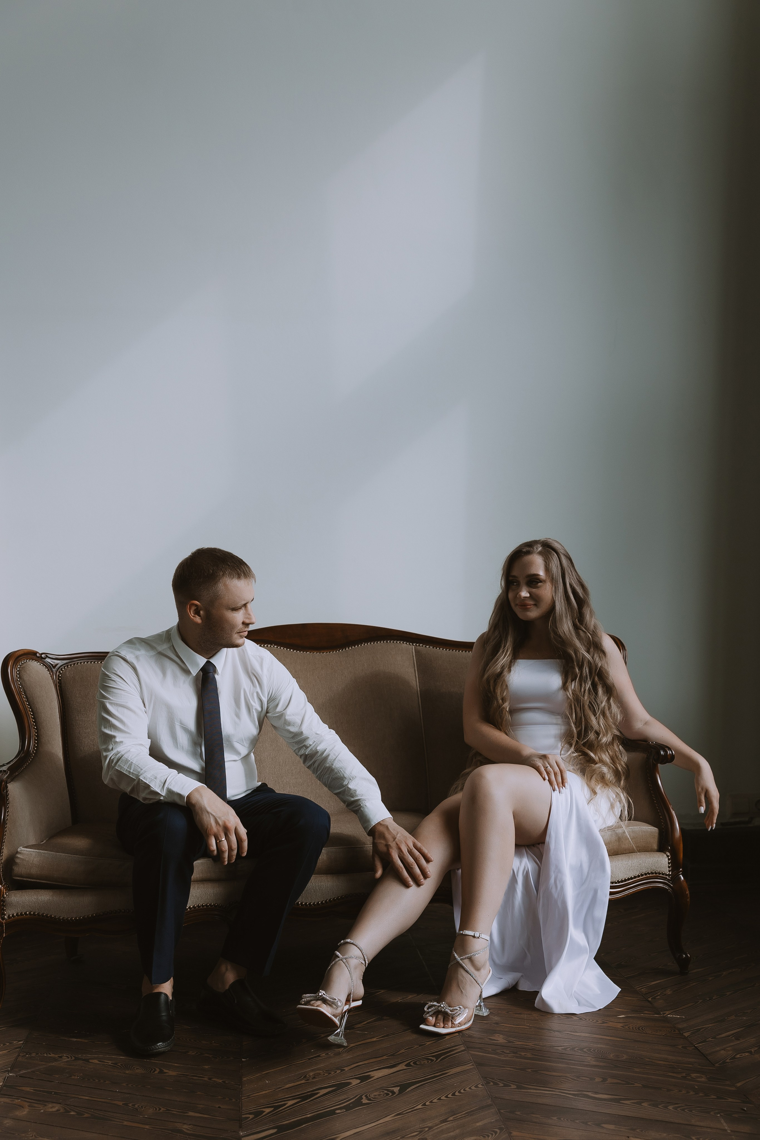 Wedding photoshoot in the studio. Your photographer in Busan (South Korea) Aleksandra Anufriy