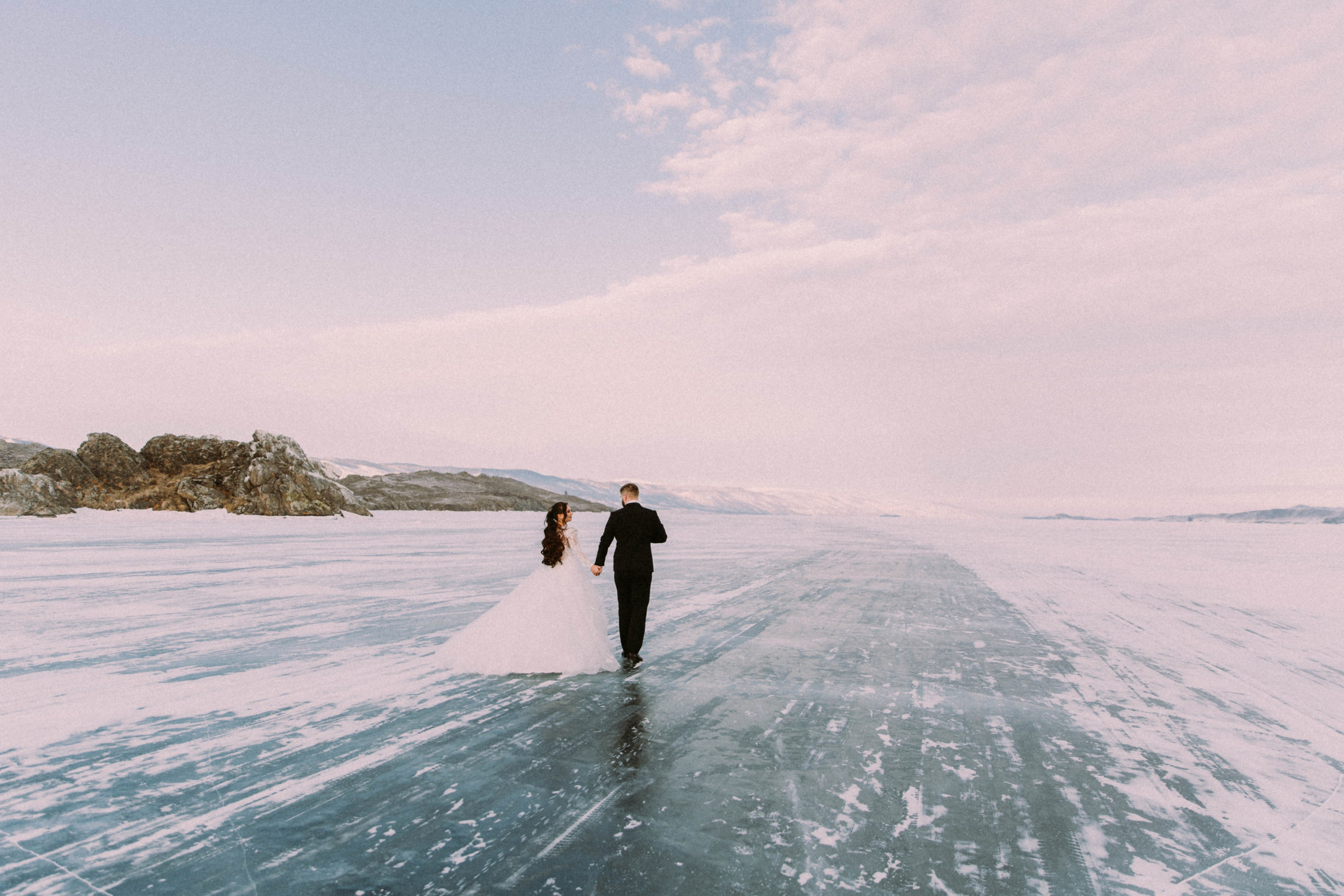 Свадебная зимняя съемка на Байкале. Главная