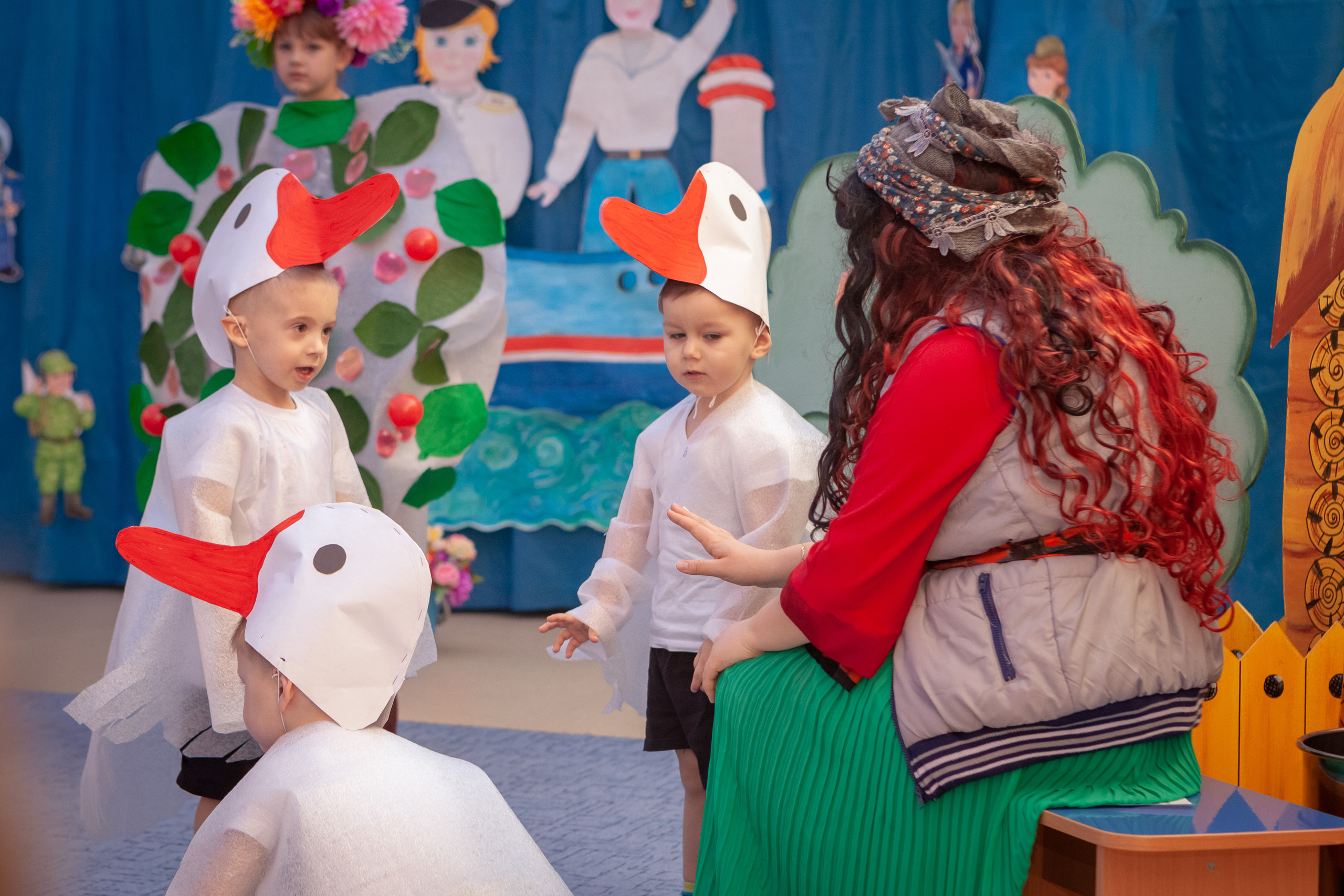 Гуси-лебеди и баба Яга.    Премьера сказки "Гуси-лебеди" в д/с "Родничок", с.Горнозаводск