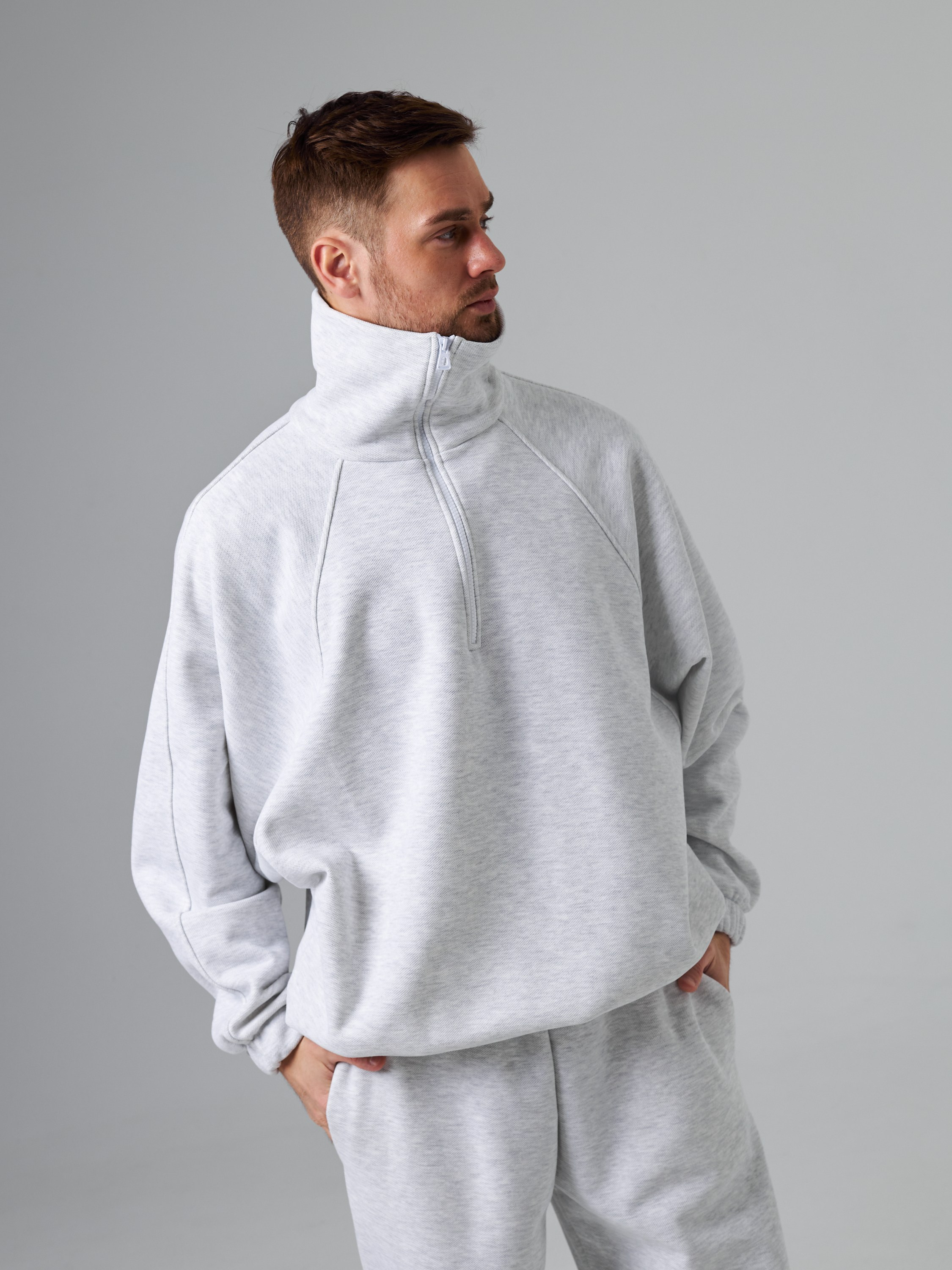 Фотосъемка оверсайз костюмов Екатеринбург Wildberries ВБ Ozon Озон спортивный костюм оверсайз фотосессия одежды Екб заказать цена фото товар. Фотограф Екатеринбург Анастасия Жерновская | Маркетплейсы и нейрофото