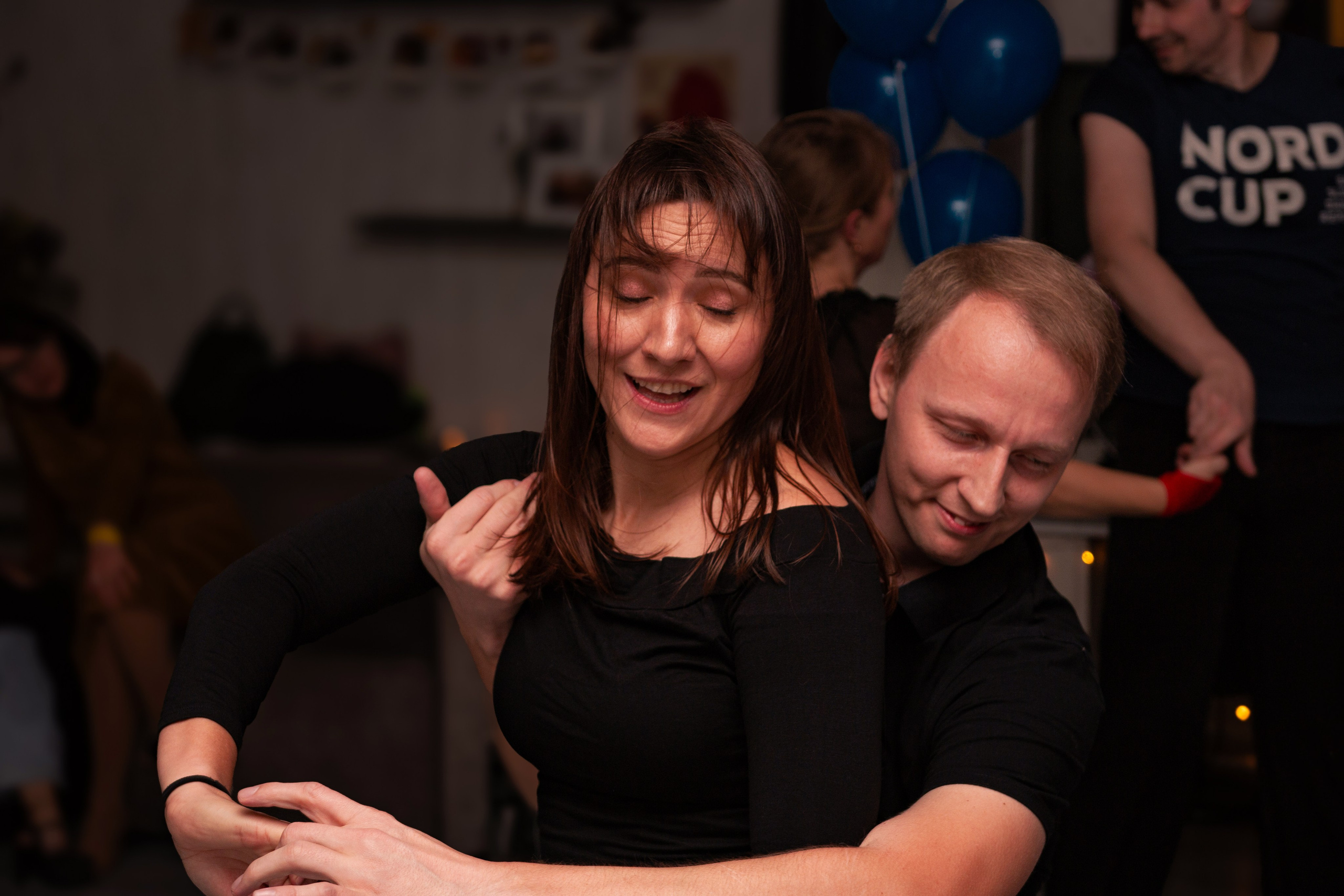 Dance cafe вечеринка