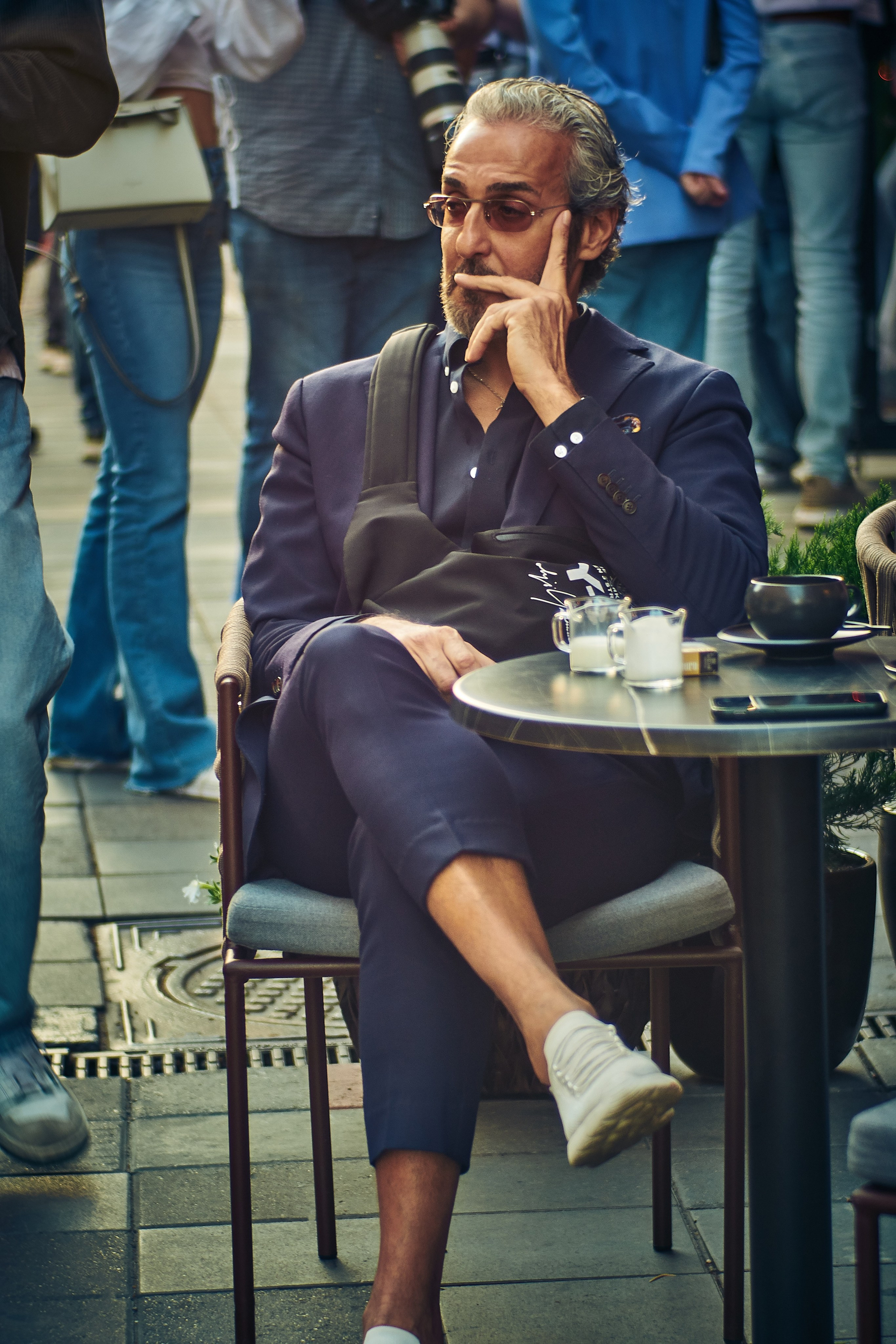 Уличный мужской портрет "Стрит-медитация" - фотограф Виталий Дени