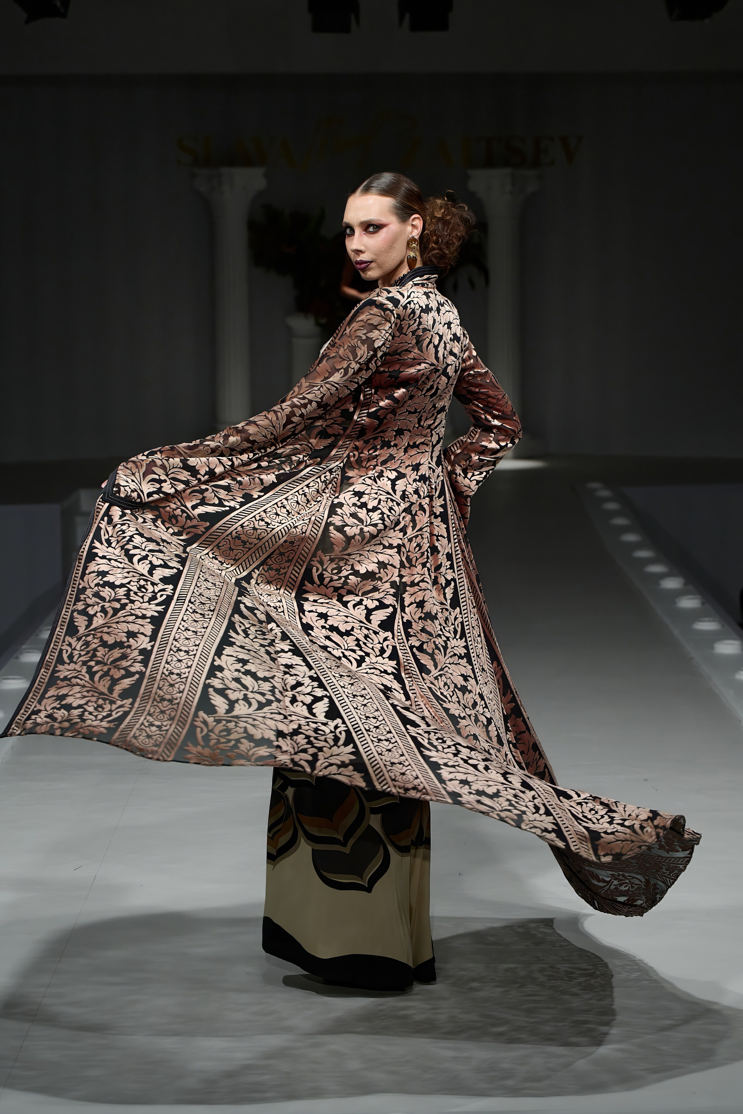 Slava&Yegor Zaitsevs. Показ-спектакль «Воспоминание». 21 июня 2025. Дима Бабушкин. Фотограф. Подиум. Репортаж. Творчество. Дорого