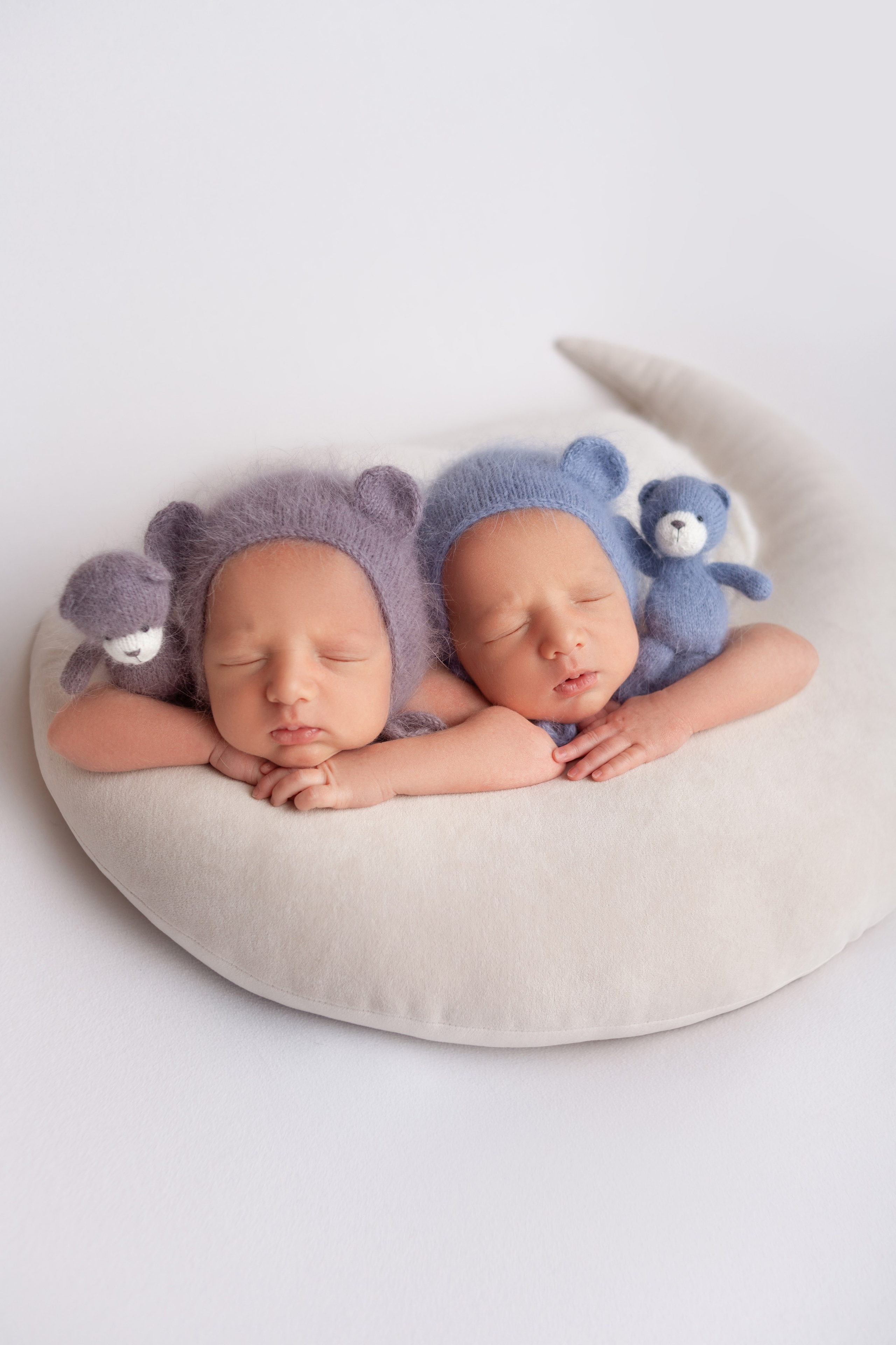 Двойня. Фотограф новорожденных г. Подольск, г. Жуковский, весь юг Москвы и Моск.обл