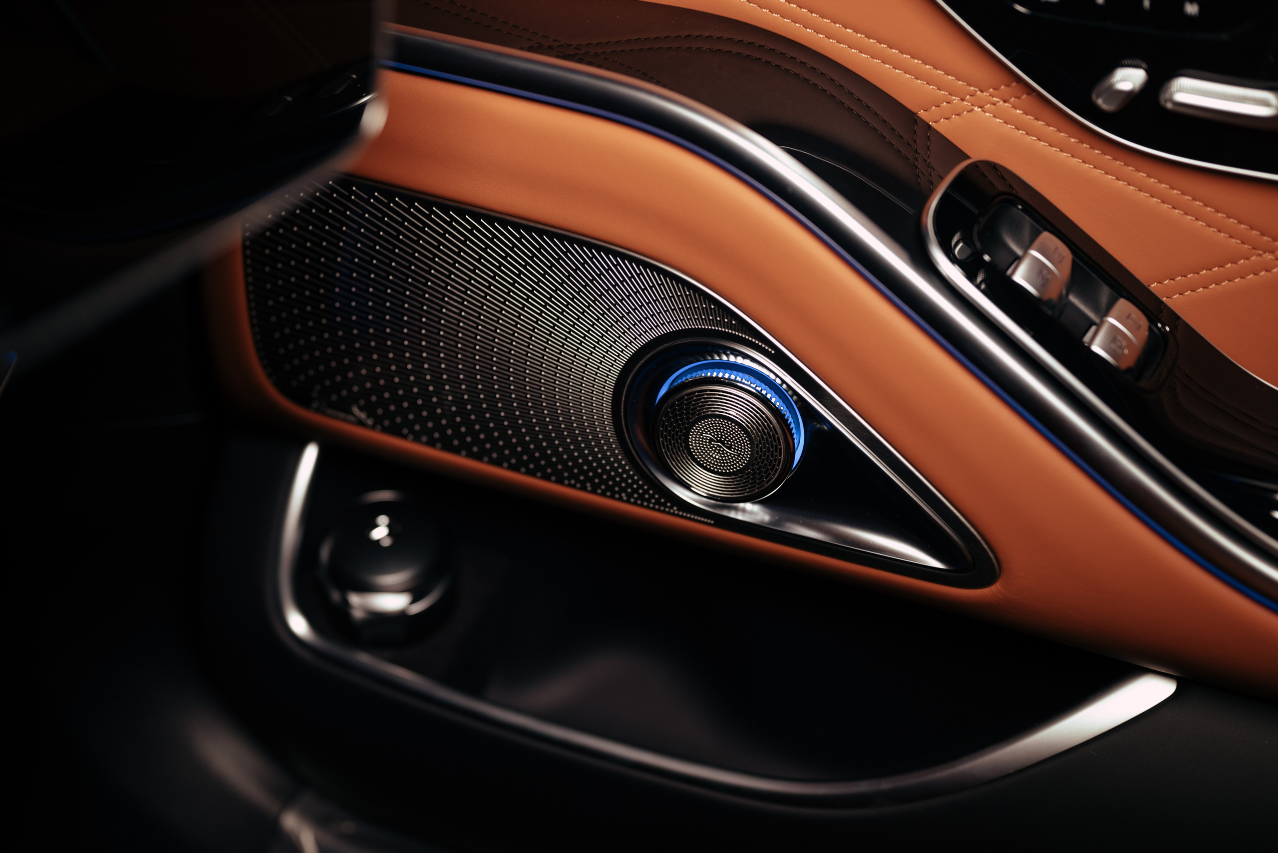 Mercedes Maybach v12 Black. DeLorein