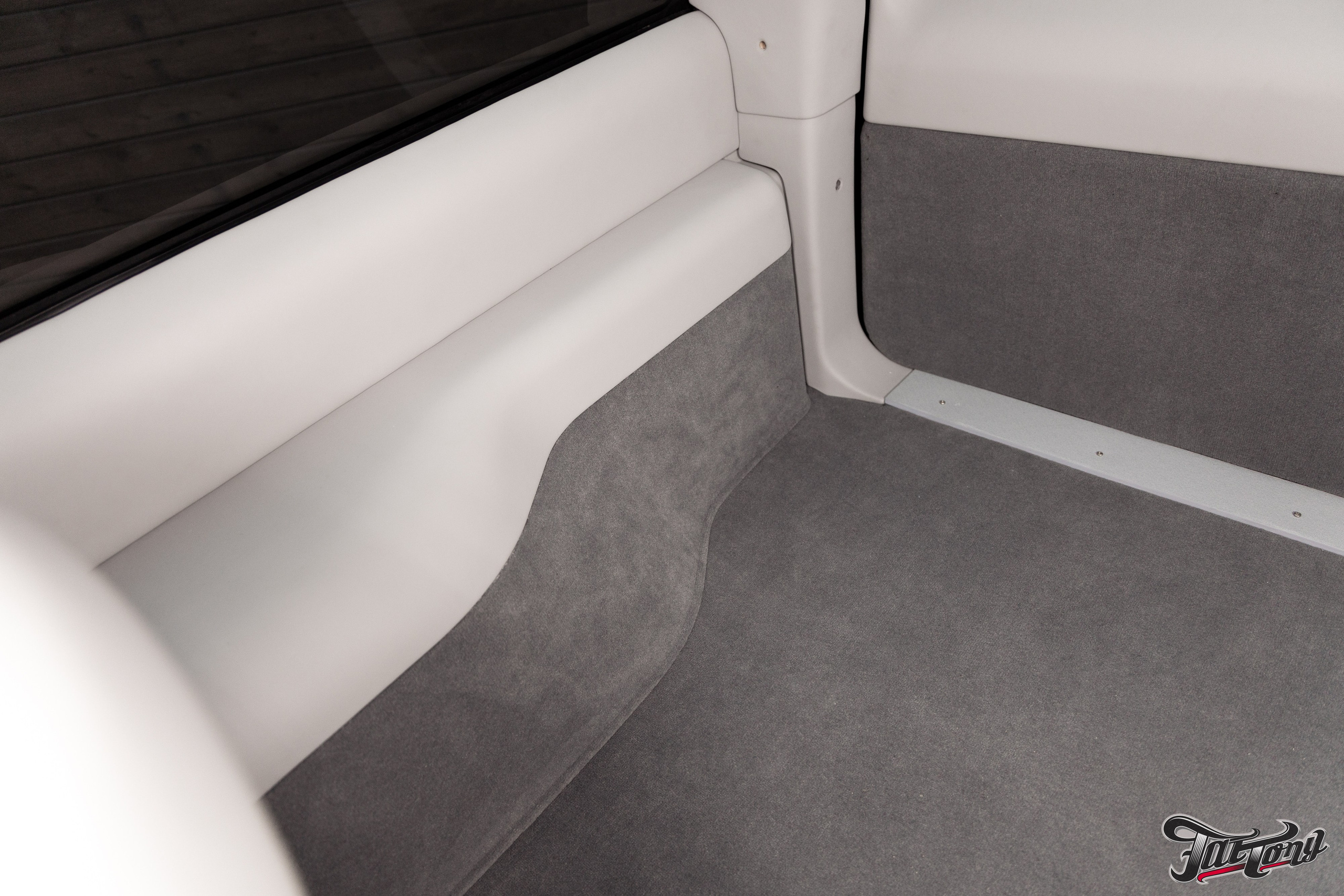 Chevrolet Tahoe I ремонт по кузову и окрас, пошив салона. DeLorein